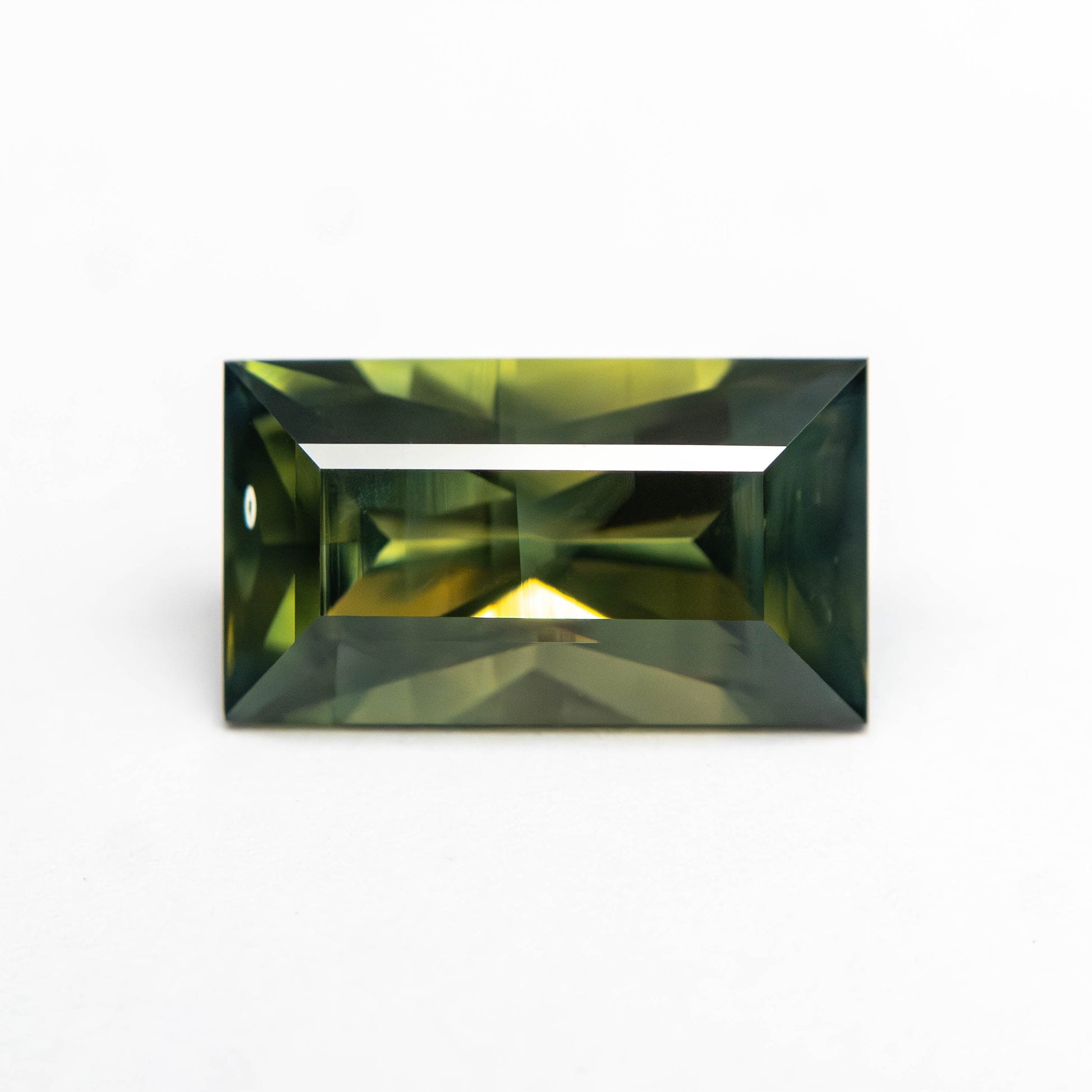 2.18カラット 9.56x5.44x4.30mm レクタングルステップカットサファイア 27324-03