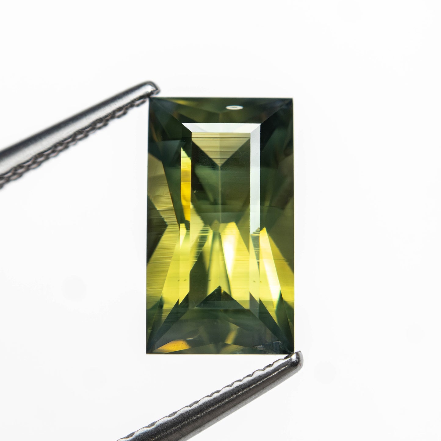 2.18カラット 9.56x5.44x4.30mm レクタングルステップカットサファイア 27324-03