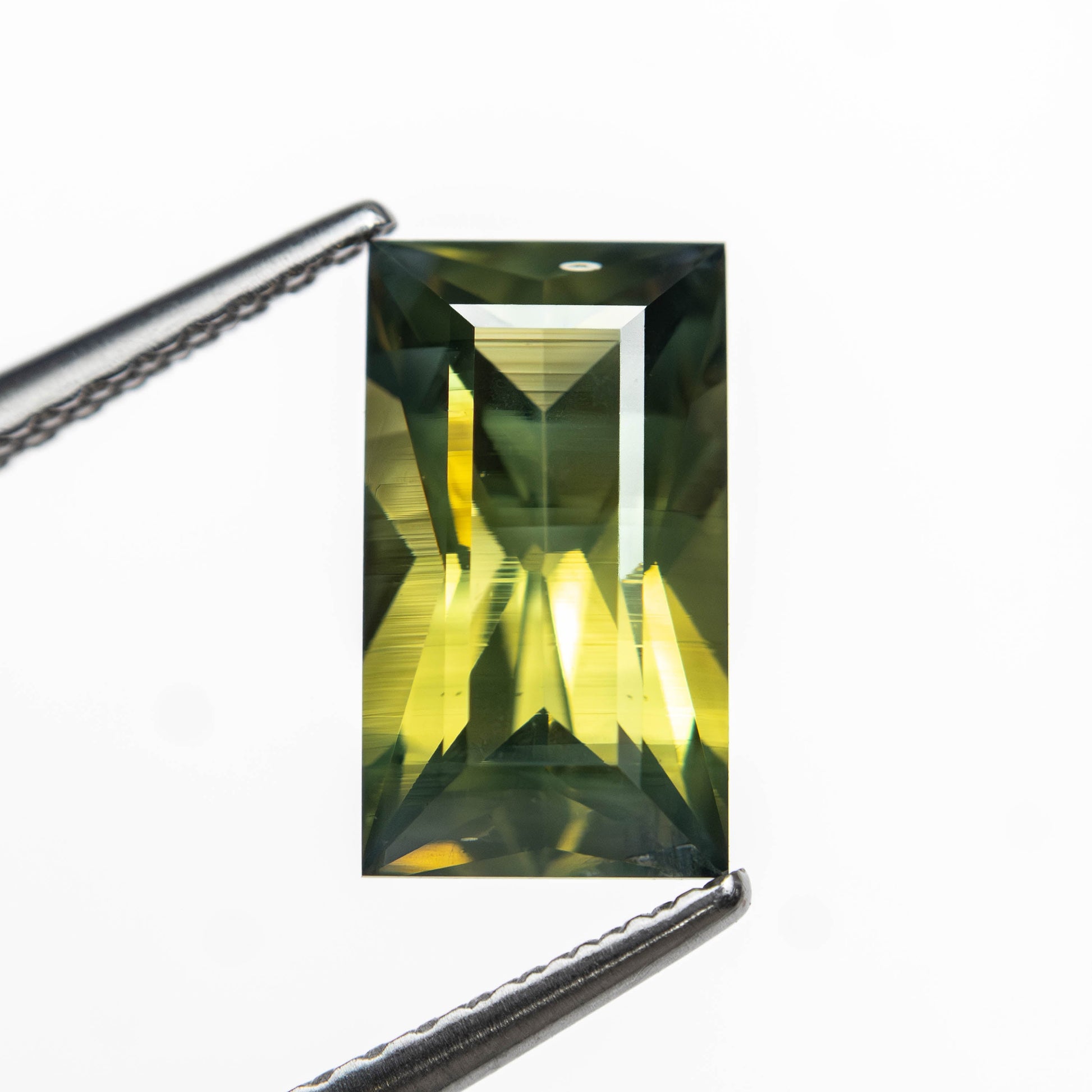 2.18カラット 9.56x5.44x4.30mm レクタングルステップカットサファイア 27324-03