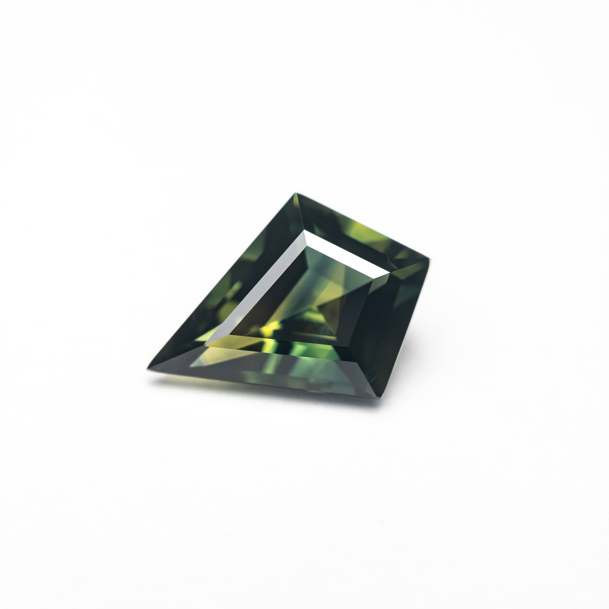 1.24カラット 9.52x6.20x3.61mm カイトステップカットサファイア 27326-02