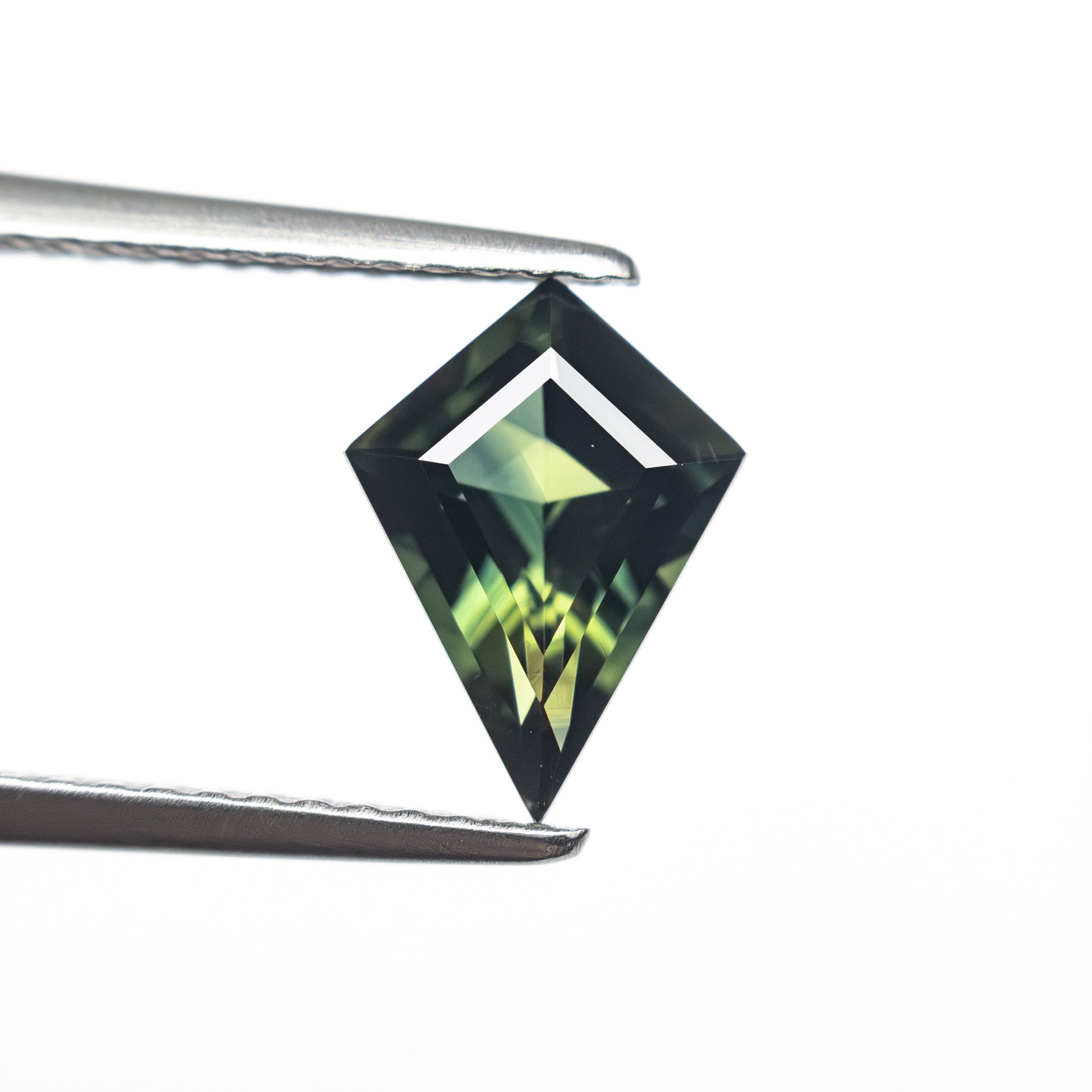 1.24カラット 9.52x6.20x3.61mm カイトステップカットサファイア 27326-02