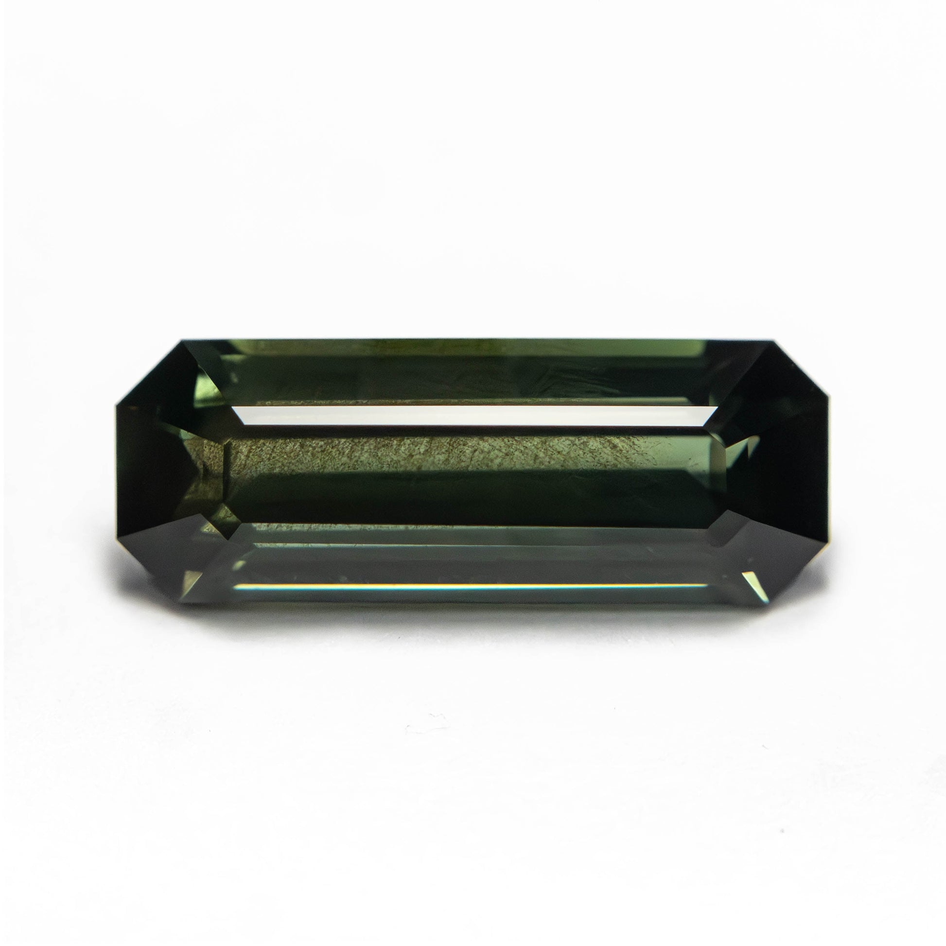 2.24カラット 12.42x4.64x3.64mm カットコーナー レクタングル ステップカット サファイア 27331-02
