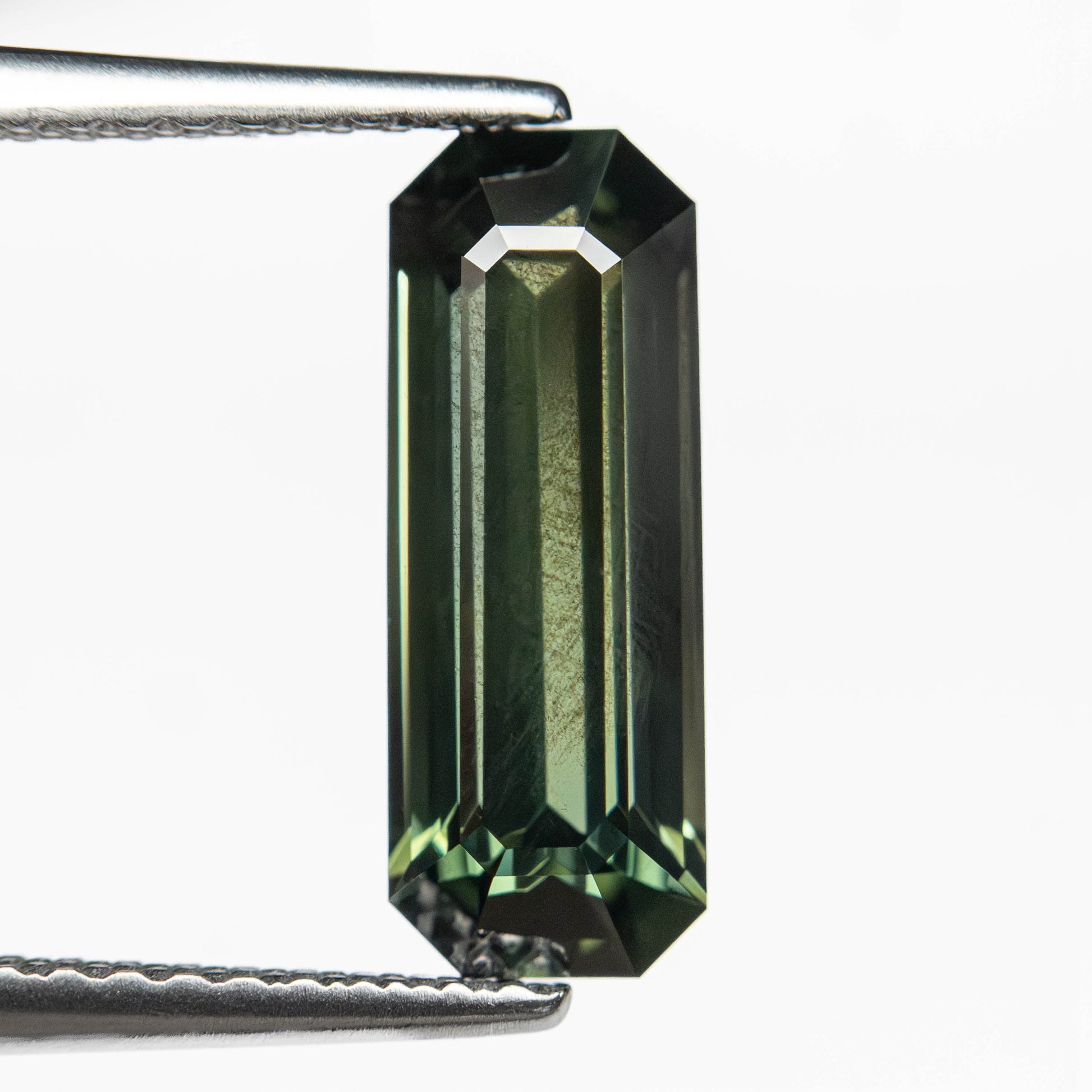 2.24カラット 12.42x4.64x3.64mm カットコーナー レクタングル ステップカット サファイア 27331-02