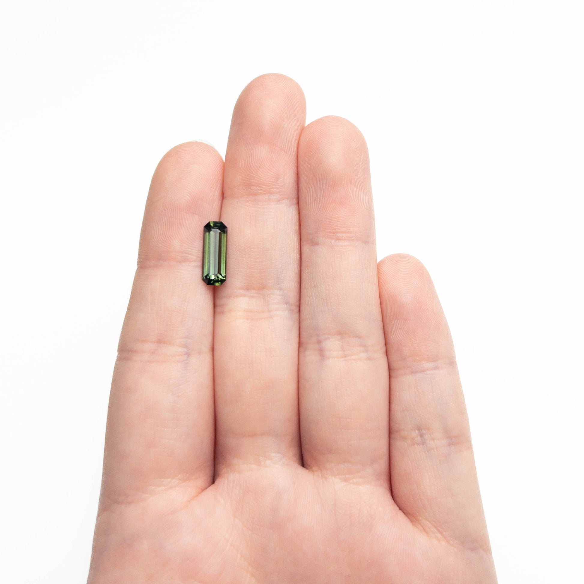 2.24カラット 12.42x4.64x3.64mm カットコーナー レクタングル ステップカット サファイア 27331-02
