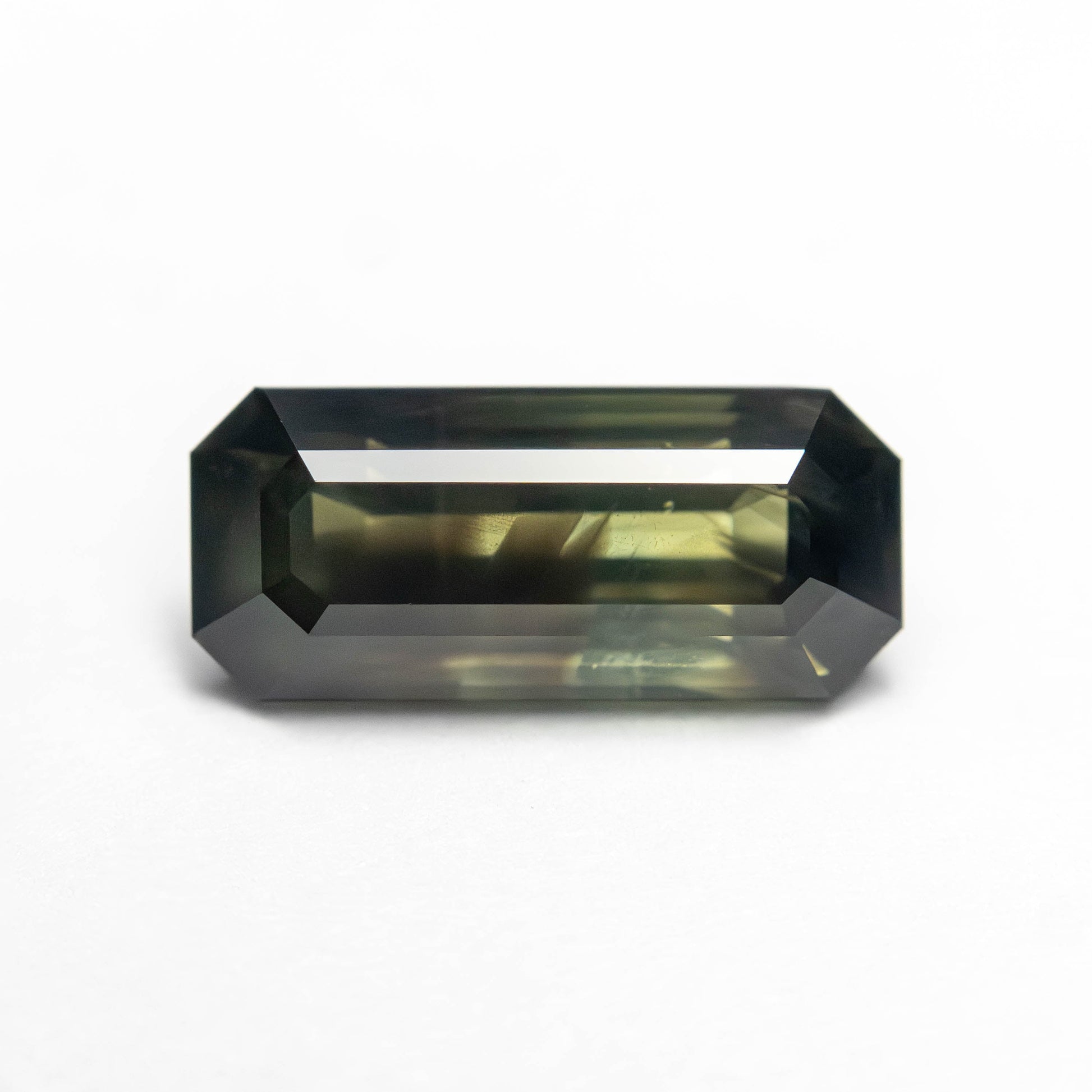 2.18カラット 10.76x4.74x4.00mm カットコーナー レクタングル ステップカット サファイア 27331-03