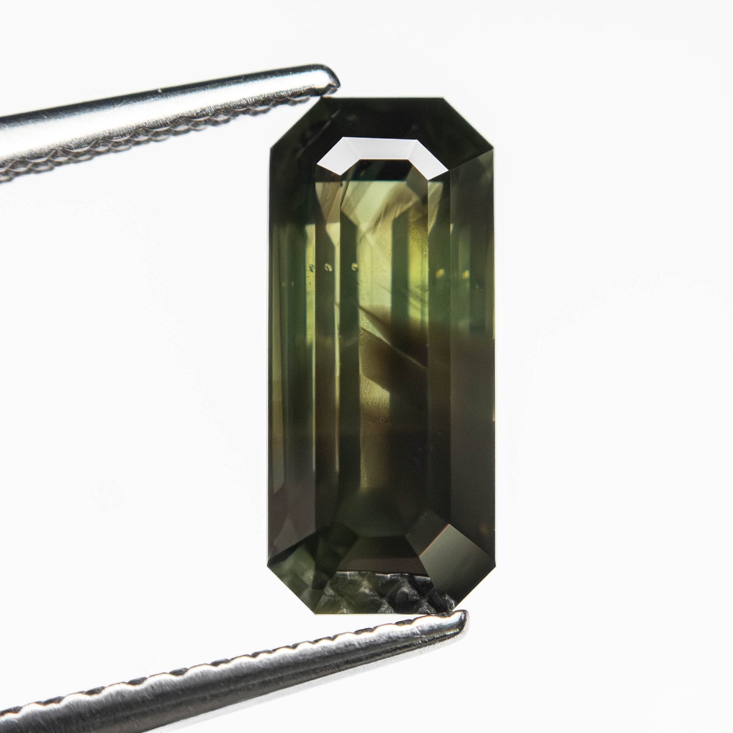 2.18カラット 10.76x4.74x4.00mm カットコーナー レクタングル ステップカット サファイア 27331-03