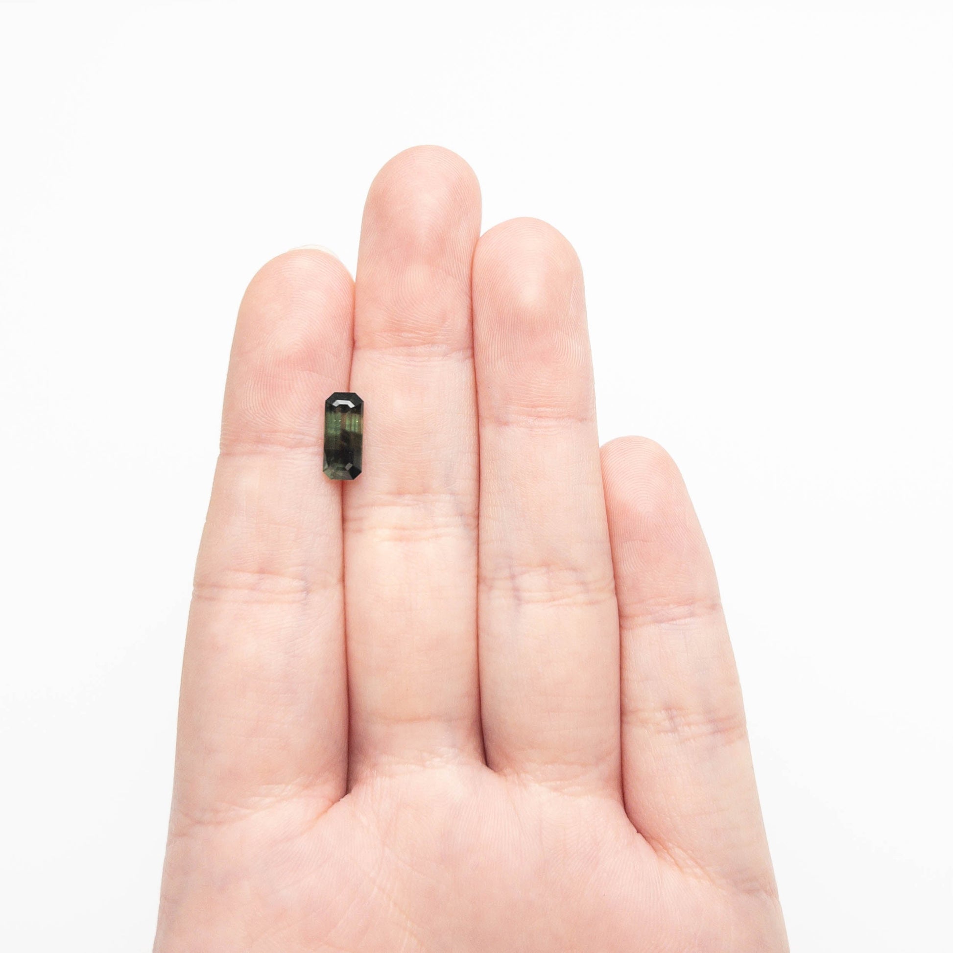 2.18カラット 10.76x4.74x4.00mm カットコーナー レクタングル ステップカット サファイア 27331-03