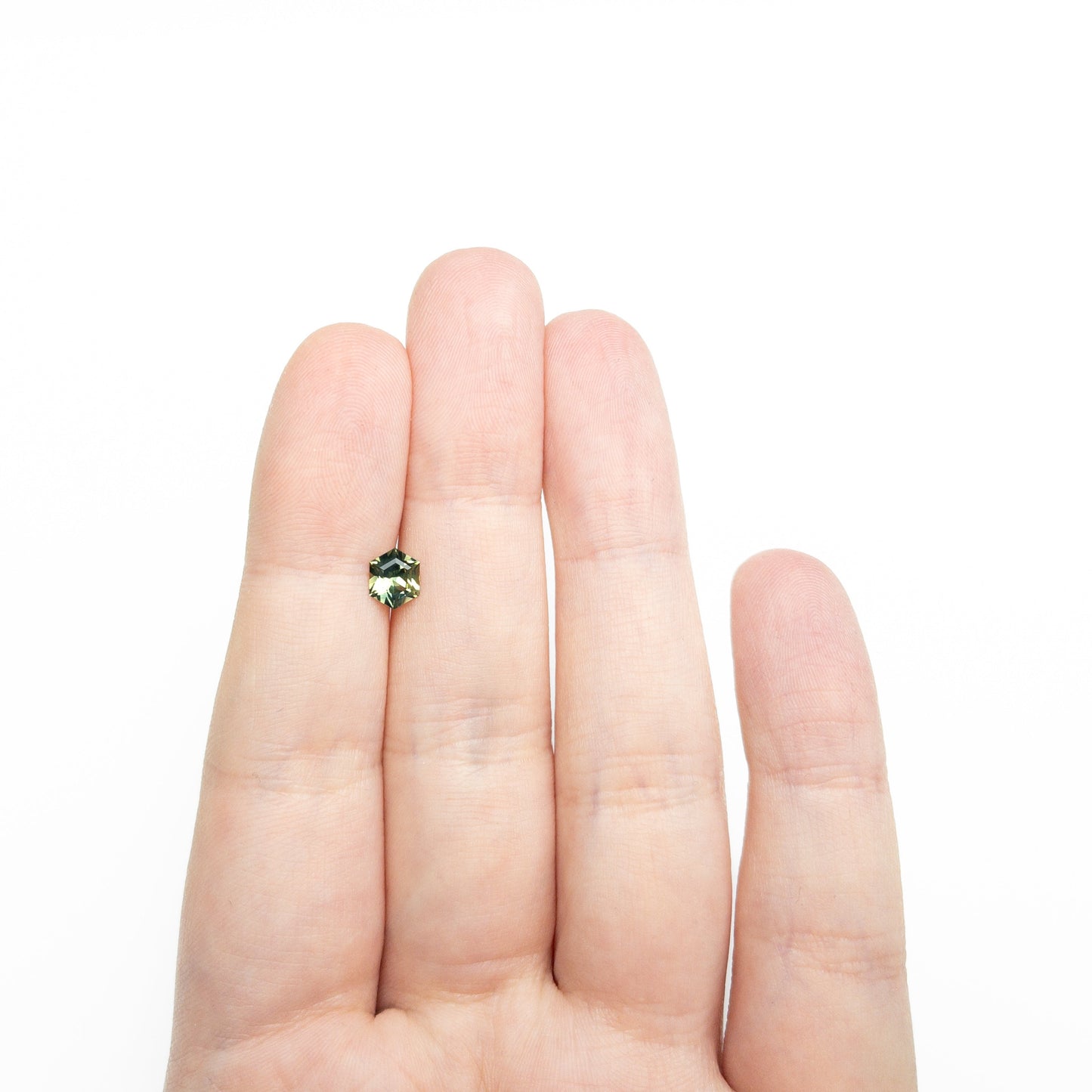 0.72ct 6.26x5.07x3.10mm ヘキサゴンステップカットサファイア 27336-07