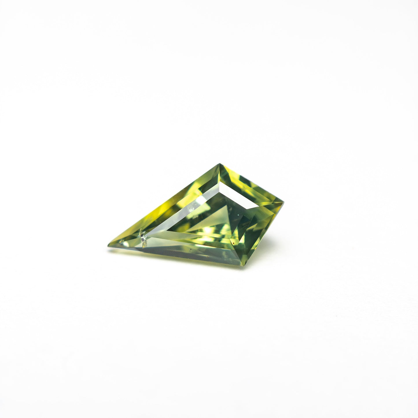 0.60ct 8.29x4.45x3.00mm カイトステップカットサファイア 27336-17
