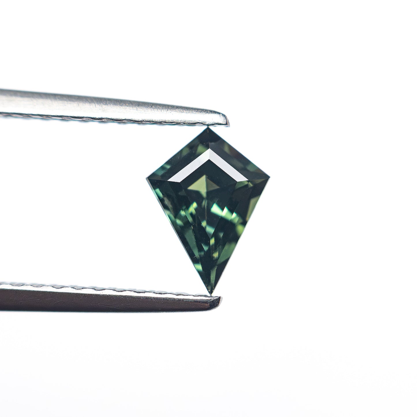 0.60ct 7.22x4.75x3.22mm カイトステップカットサファイア 27336-19