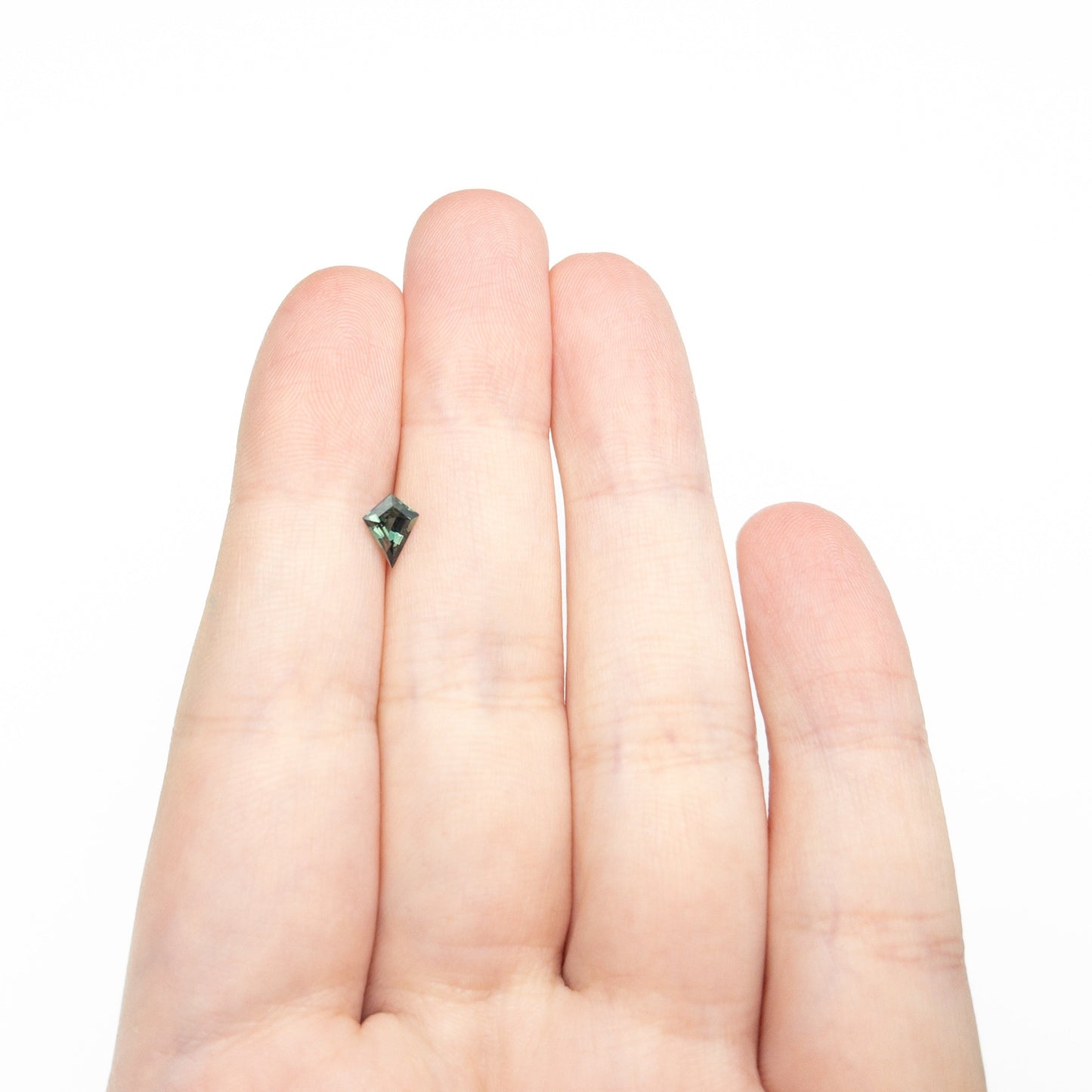 0.60ct 7.22x4.75x3.22mm カイトステップカットサファイア 27336-19