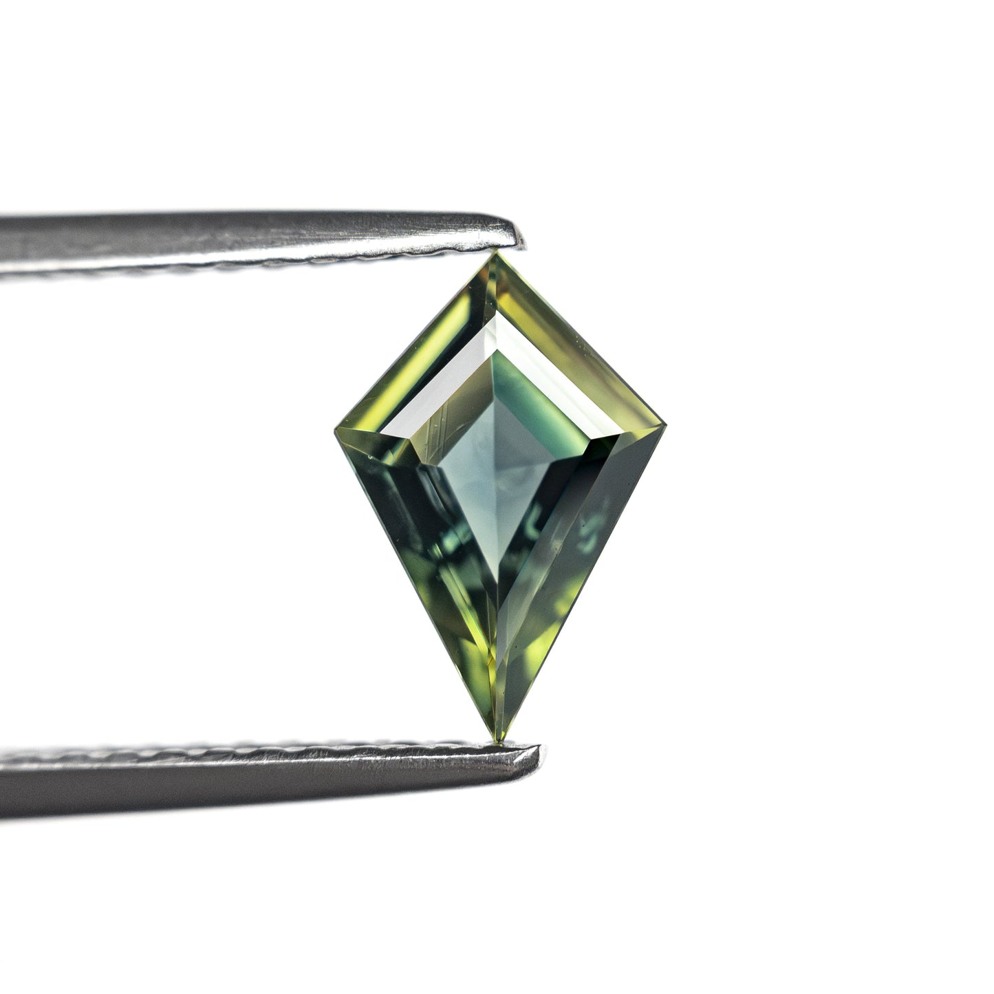 0.61ct 8.61x5.18x2.53mm カイトステップカットサファイア 27336-21