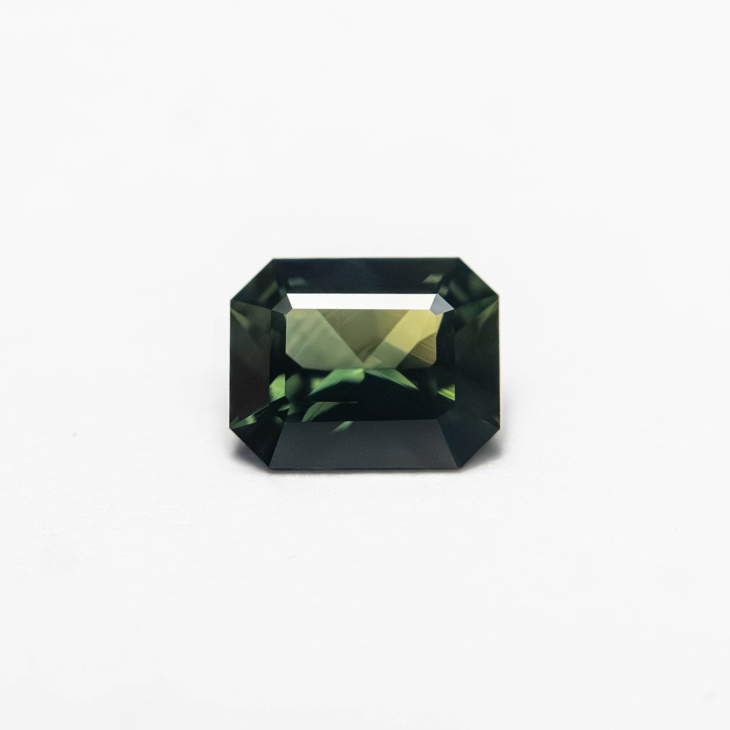 0.69ct 5.89x4.67x2.82mm コーナーカット レクタングル ステップカット サファイア 27336-28