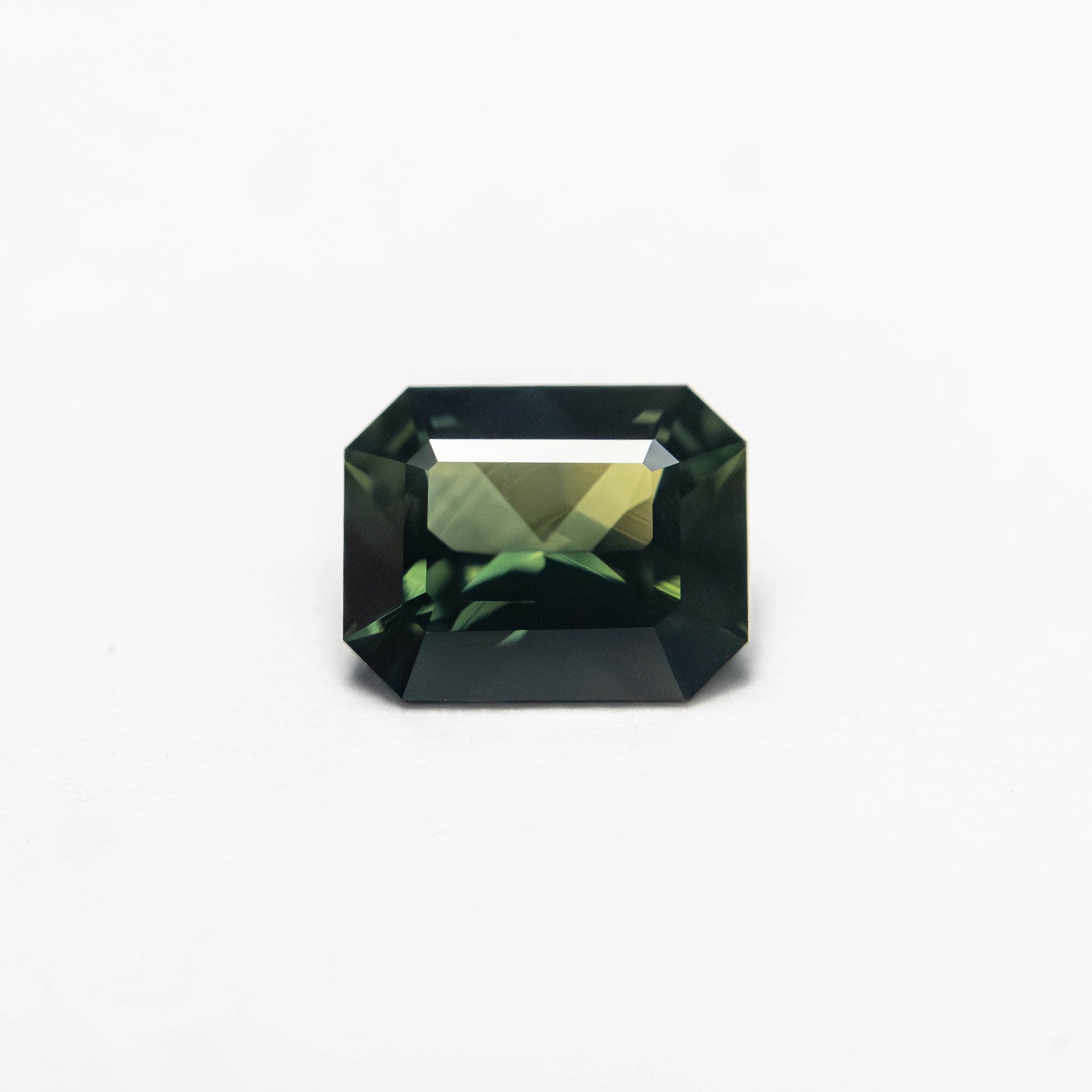 0.69ct 5.89x4.67x2.82mm コーナーカット レクタングル ステップカット サファイア 27336-28