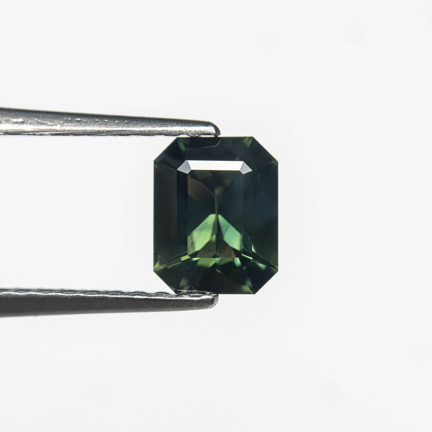 0.69ct 5.89x4.67x2.82mm コーナーカット レクタングル ステップカット サファイア 27336-28