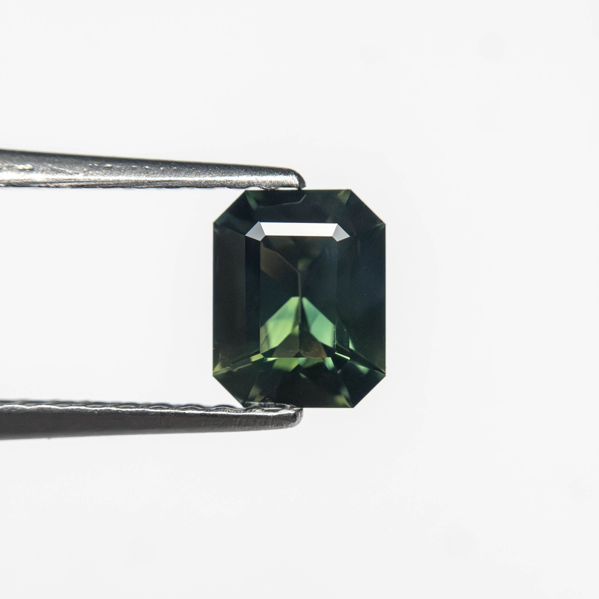 0.69ct 5.89x4.67x2.82mm コーナーカット レクタングル ステップカット サファイア 27336-28