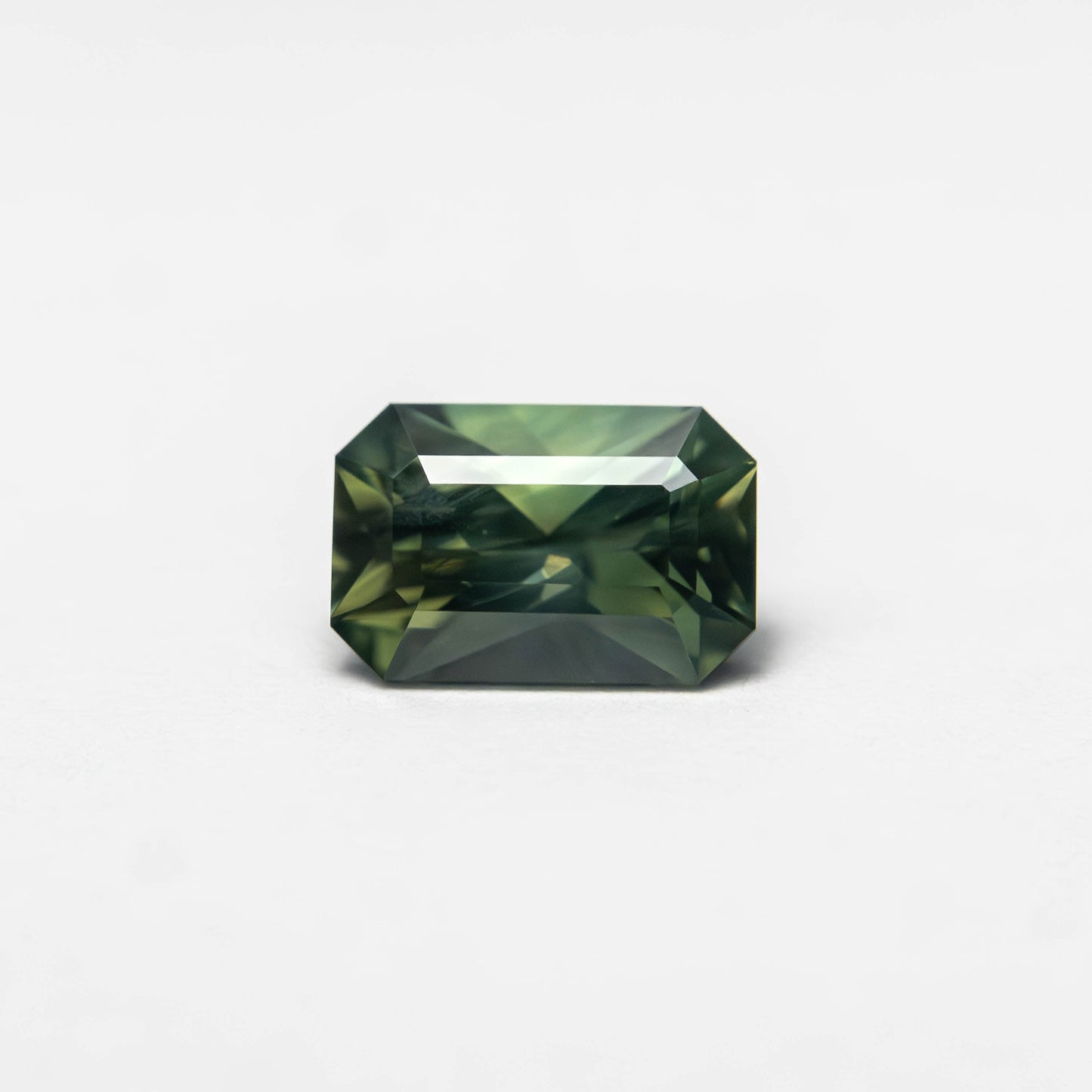 0.82ct 6.36x4.23x3.53mm コーナーカット レクタングル ステップカット サファイア 27336-37