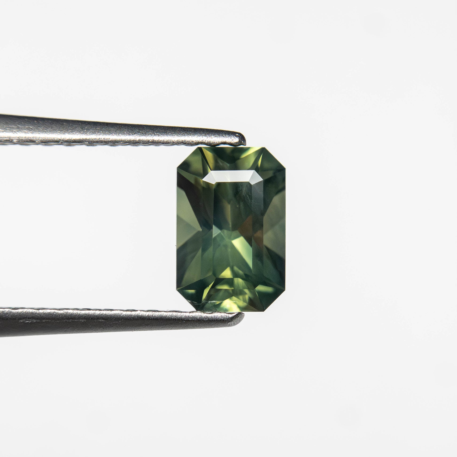 0.82ct 6.36x4.23x3.53mm コーナーカット レクタングル ステップカット サファイア 27336-37