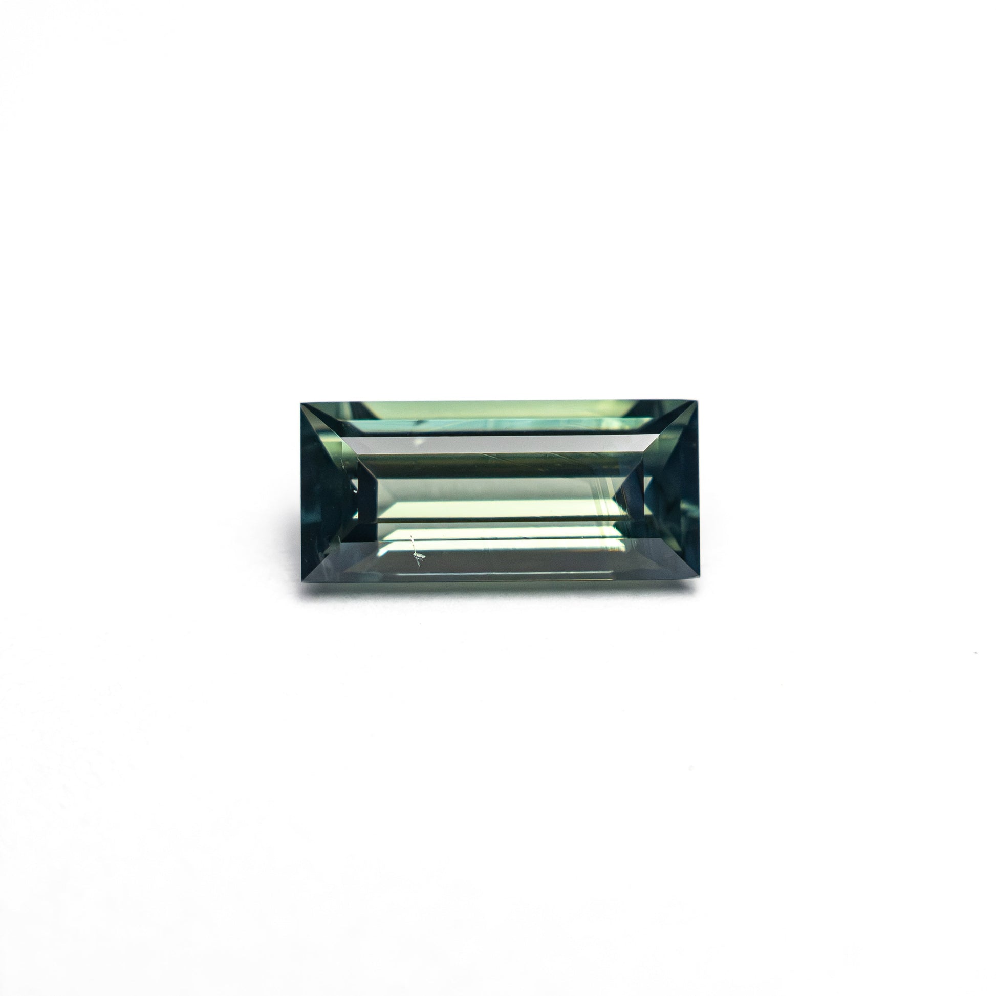 0.74カラット 7.27x3.44x2.54mm レクタングルステップカットサファイア 27336-44