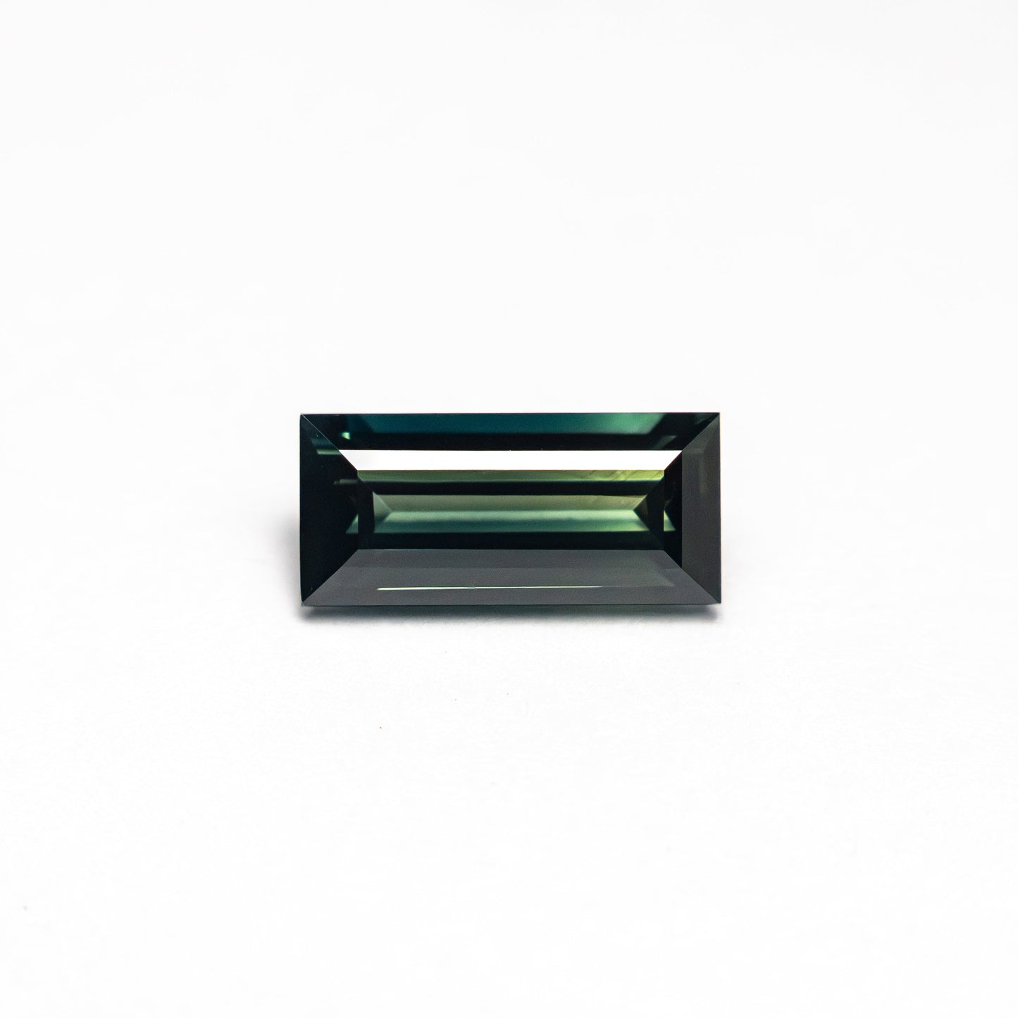 0.71ct 7.14x3.43x2.45mm レクタングルステップカットサファイア 27336-46