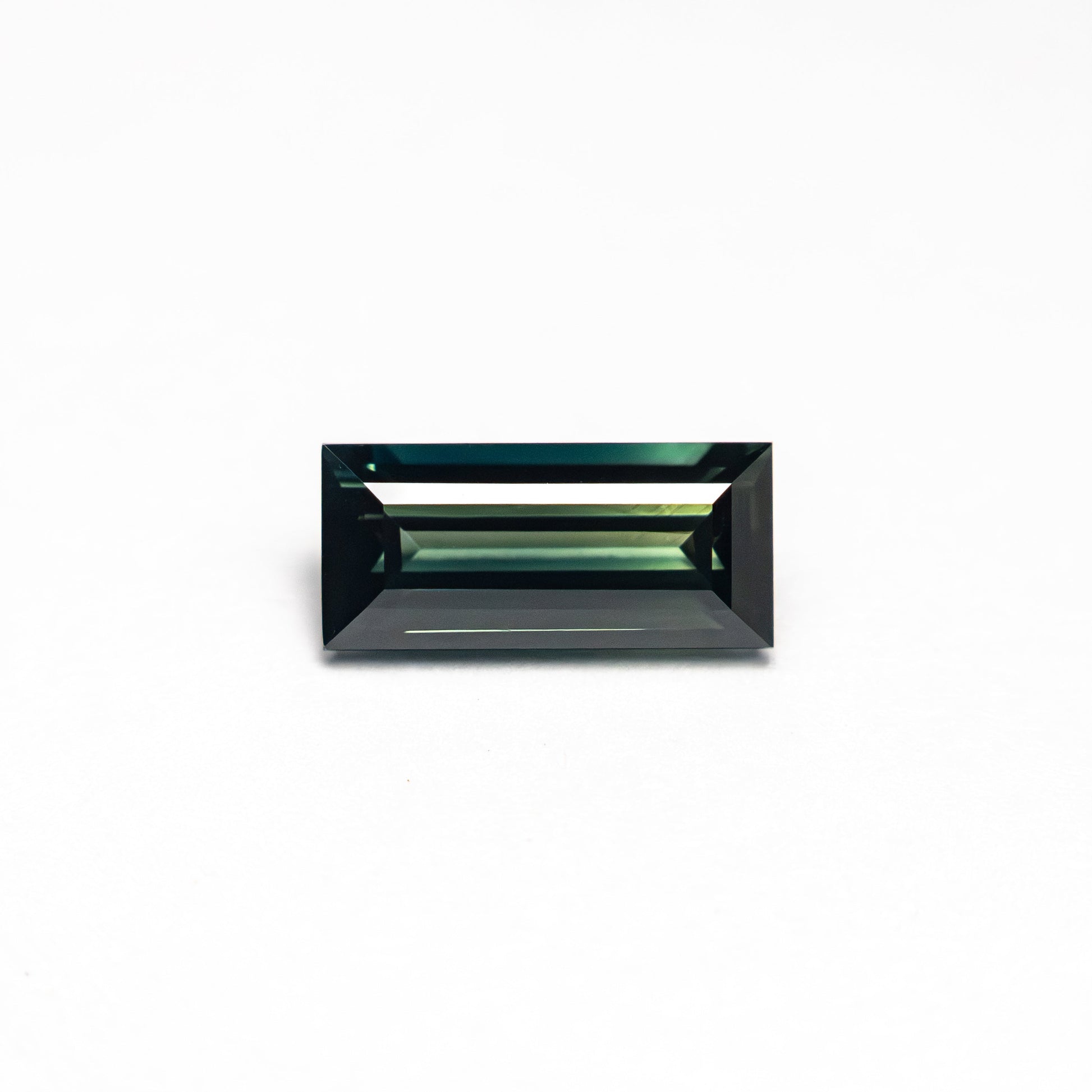 0.71ct 7.14x3.43x2.45mm レクタングルステップカットサファイア 27336-46