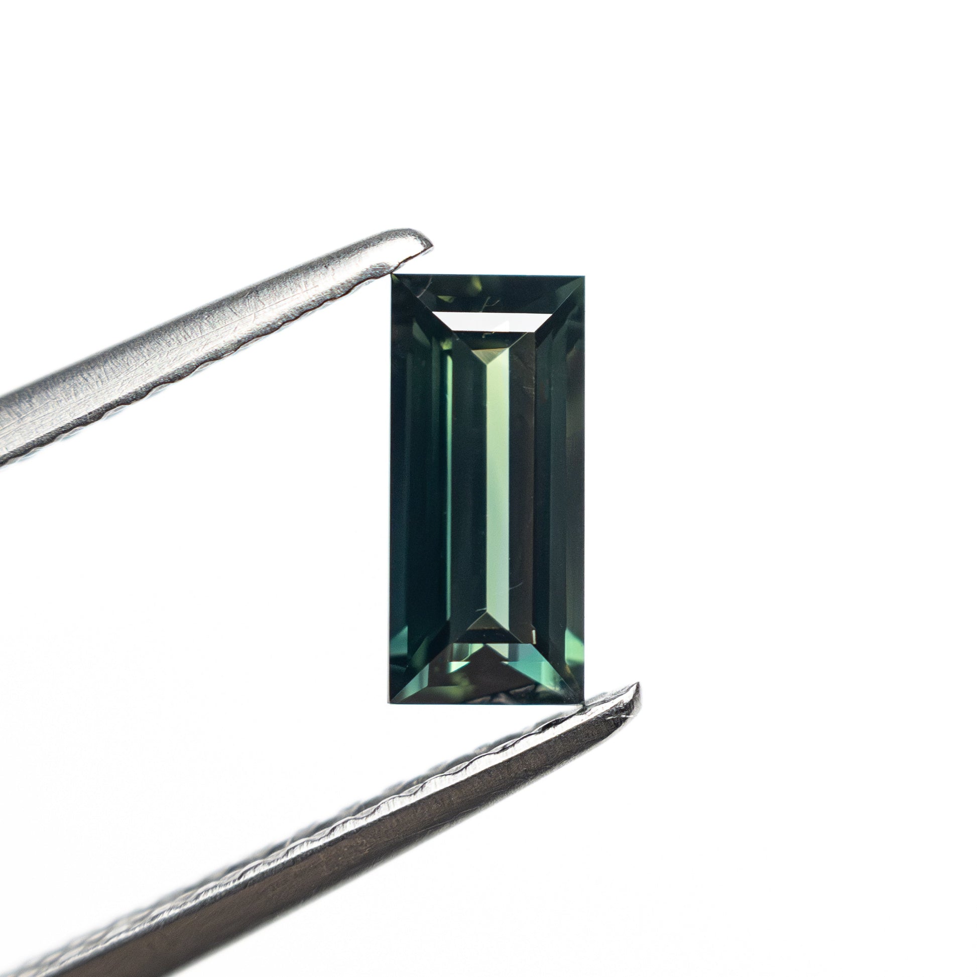0.71ct 7.14x3.43x2.45mm レクタングルステップカットサファイア 27336-46