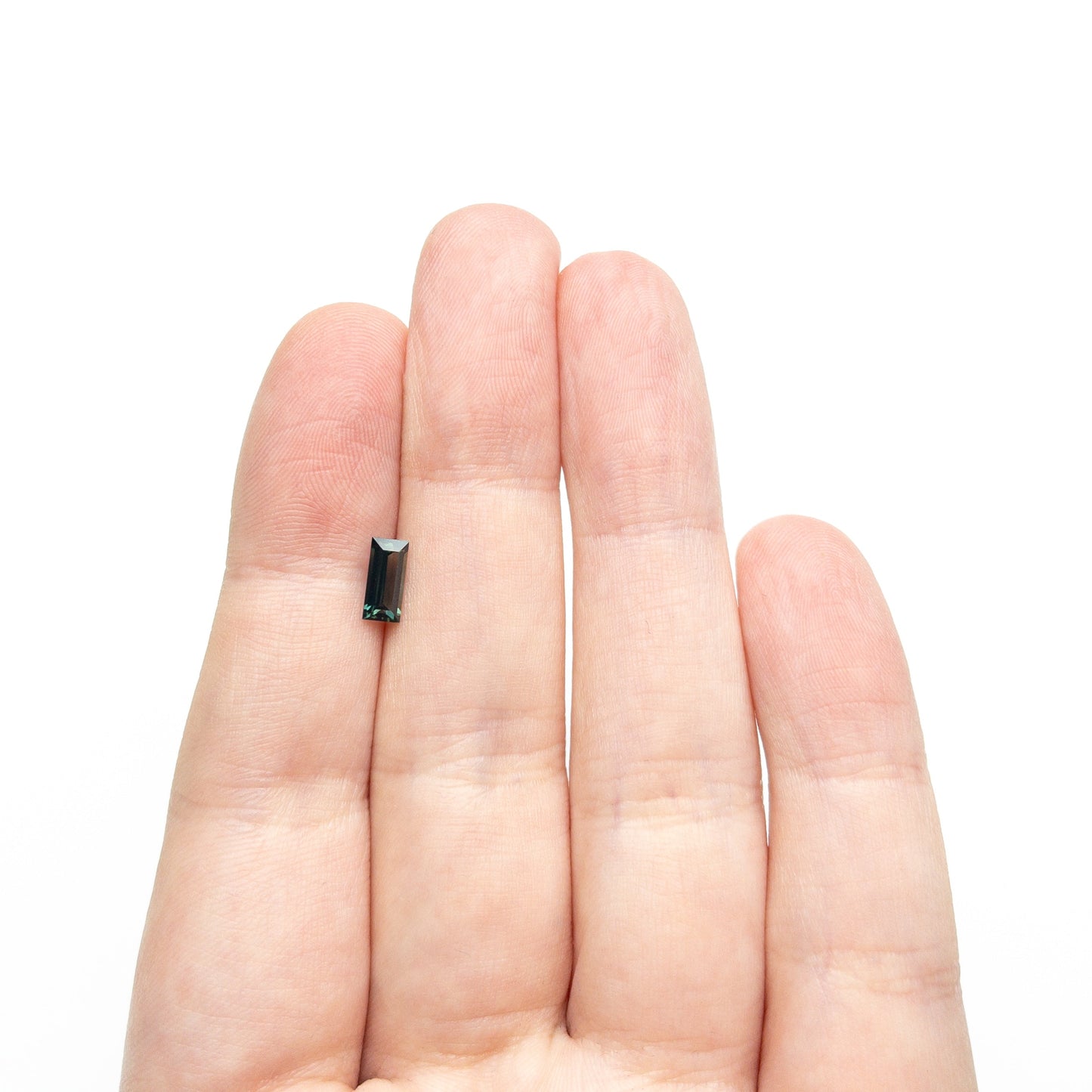 0.71ct 7.14x3.43x2.45mm レクタングルステップカットサファイア 27336-46