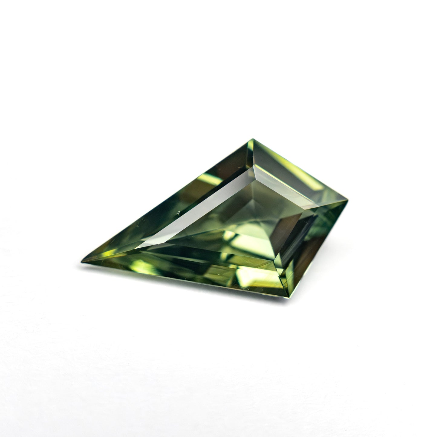 1.28カラット 11.65x6.97x3.20mm カイトステップカットサファイア 27350-03