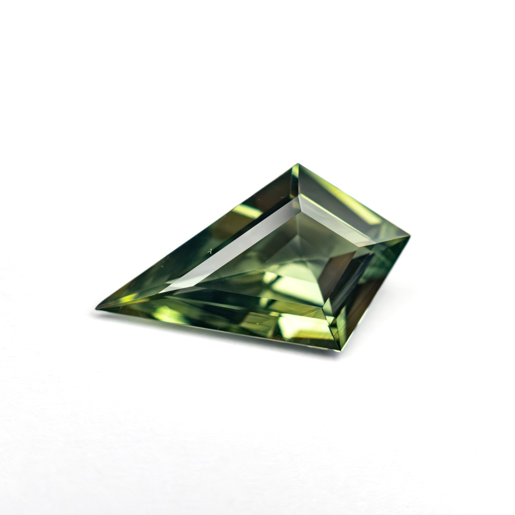1.28カラット 11.65x6.97x3.20mm カイトステップカットサファイア 27350-03