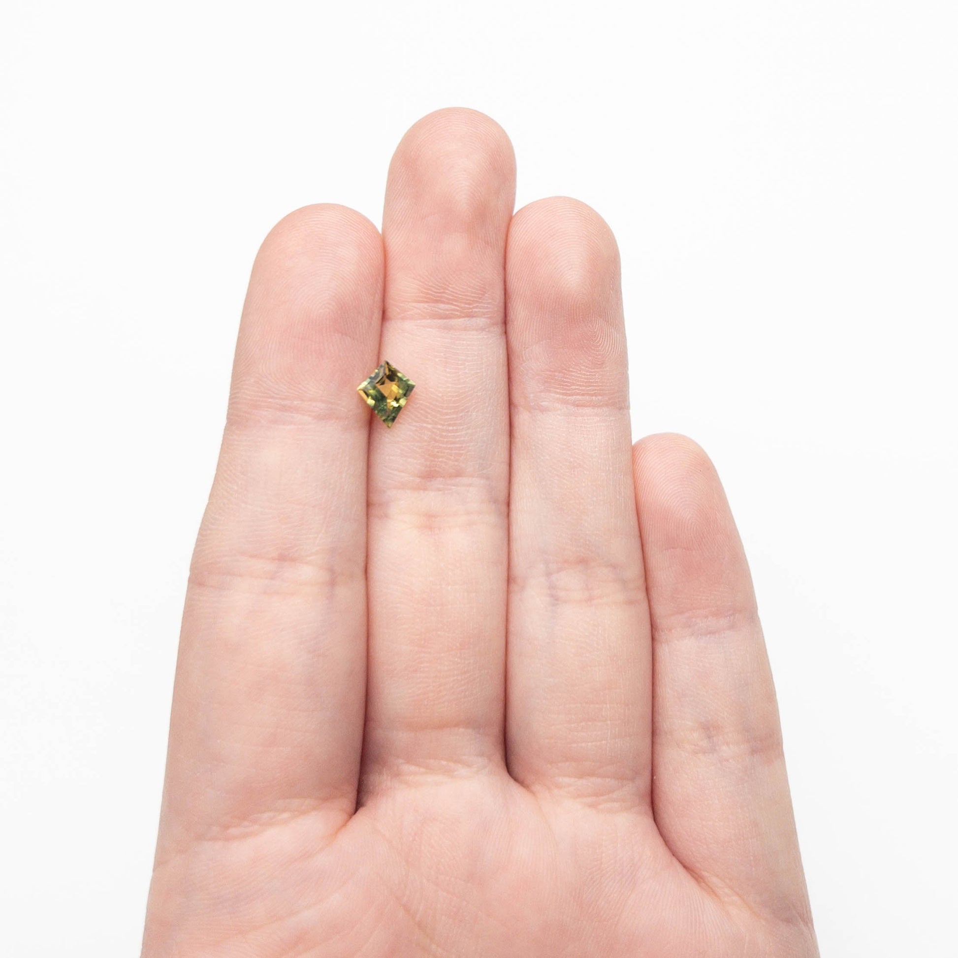 0.81ct 7.98x6.34x3.11mm カイトステップカットサファイア 27363-11