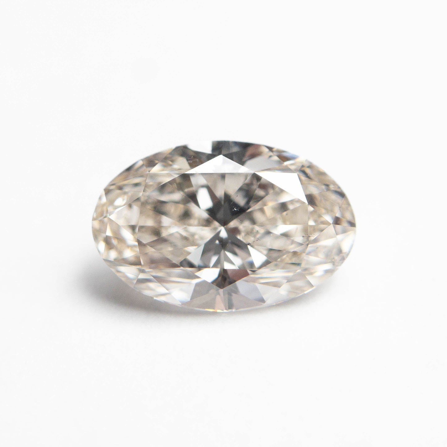 1.50カラット 9.27x6.07x3.96mm SI2 K オーバルブリリアント 27386-02