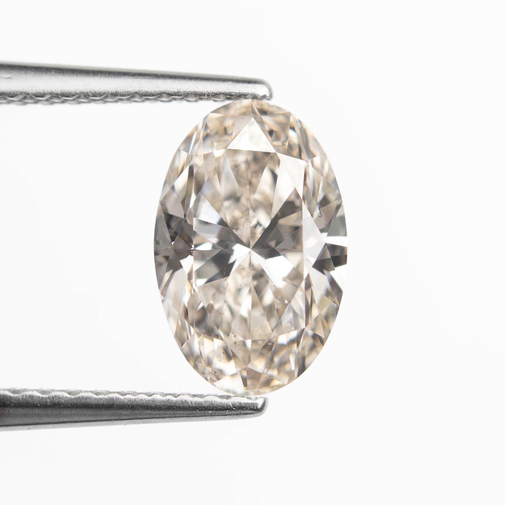 1.50カラット 9.27x6.07x3.96mm SI2 K オーバルブリリアント 27386-02