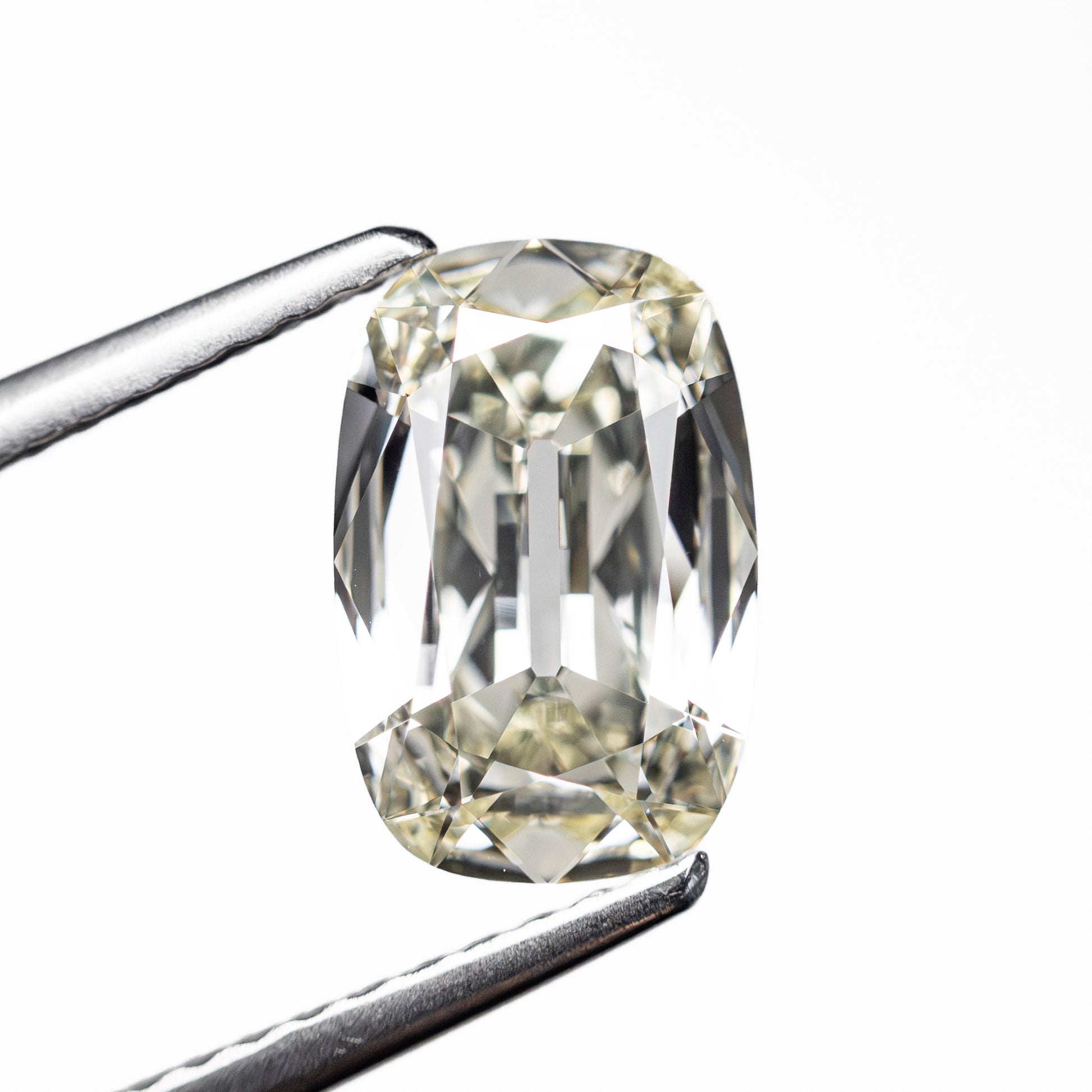 1.52ct 9.29x6.09x3.02mm GIA VVS2 L モダンアンティーク オールドマインカット 27395-01
