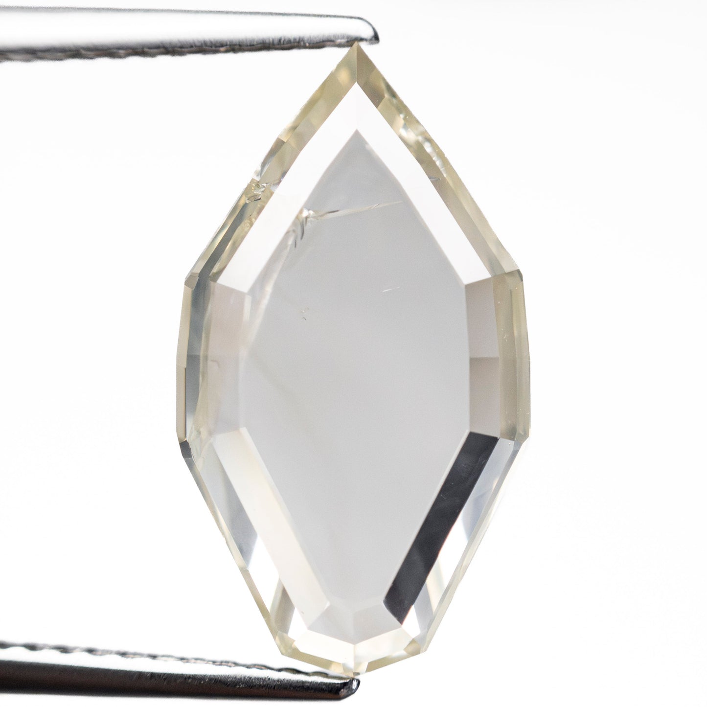 5.02カラット 17.21x9.63x3.10mm I2 OP ジオシールド ポートレートカット 27411-01