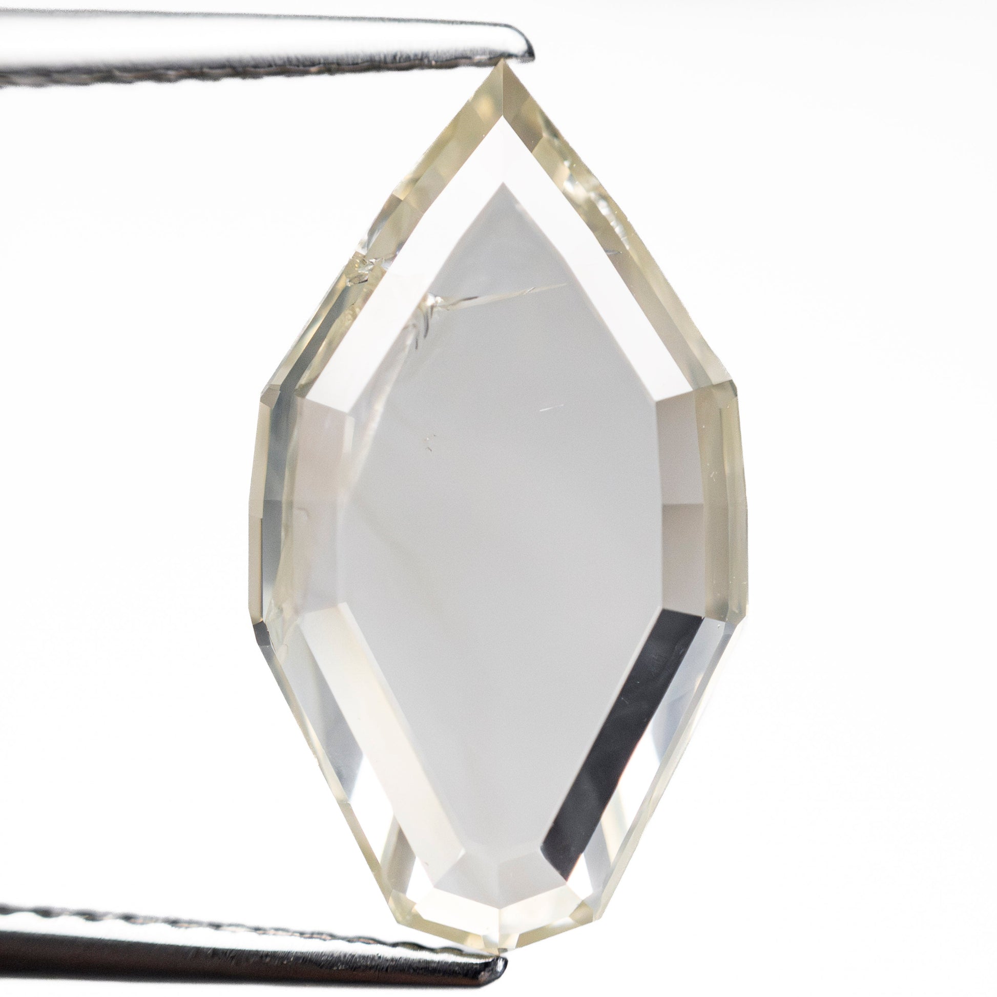 5.02カラット 17.21x9.63x3.10mm I2 OP ジオシールド ポートレートカット 27411-01