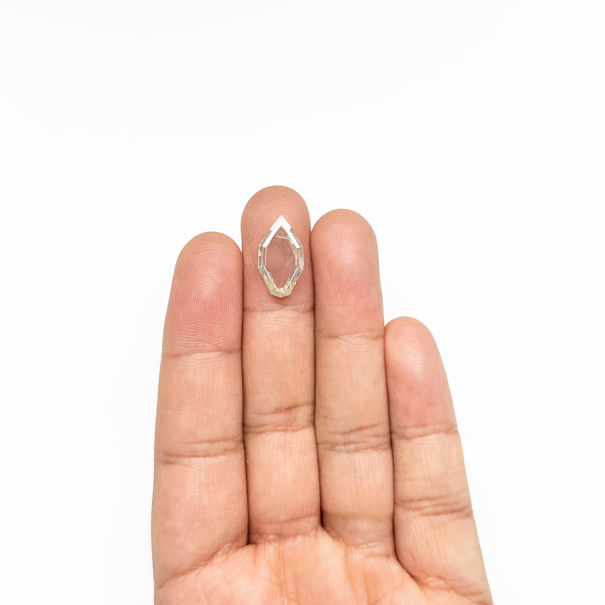 5.02カラット 17.21x9.63x3.10mm I2 OP ジオシールド ポートレートカット 27411-01