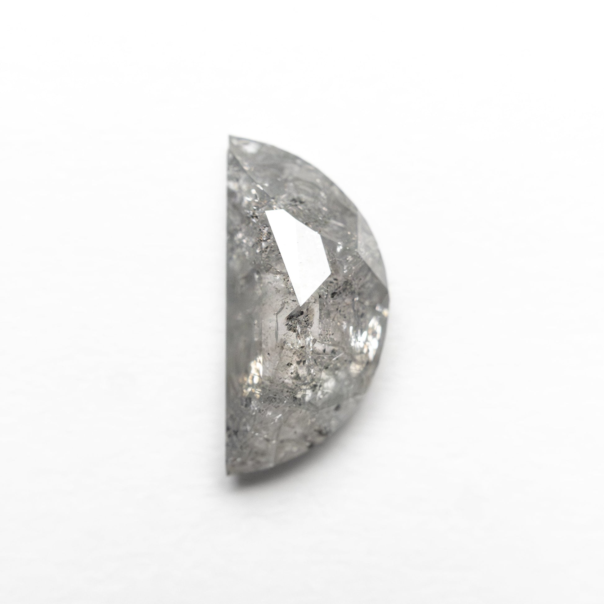 0.90ct 9.31x4.46x2.44mm ハーフムーン ローズカット 27545-09