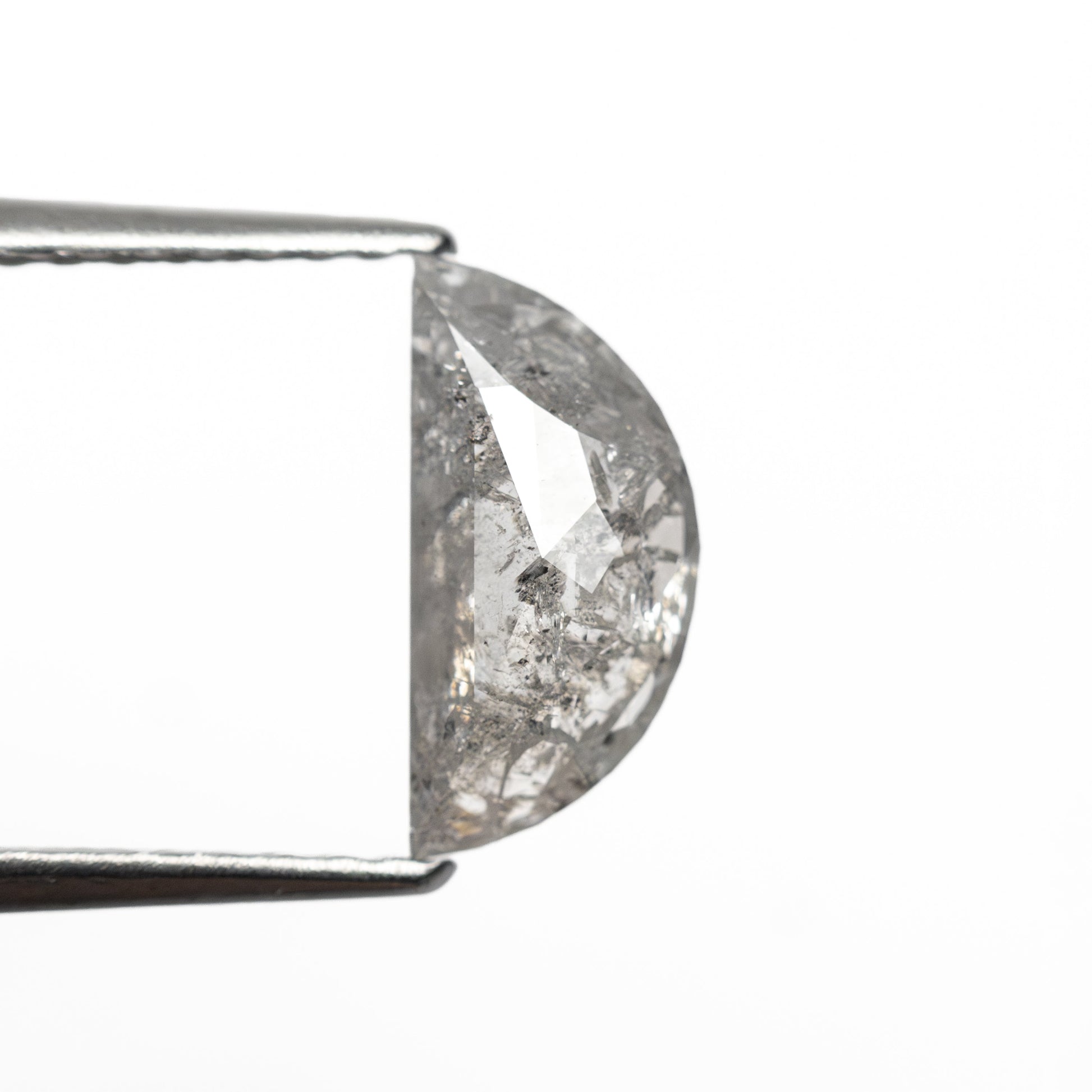 0.90ct 9.31x4.46x2.44mm ハーフムーン ローズカット 27545-09