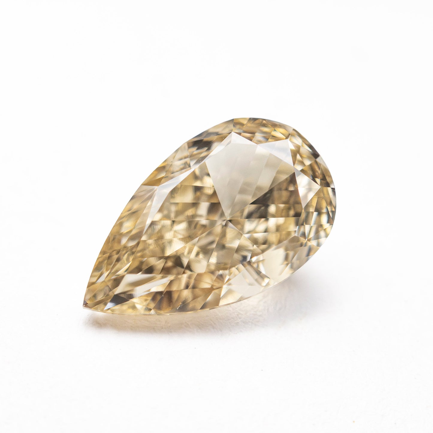 2.23カラット 10.76x6.50x4.33mm GIA VVS2 ファンシーブラウニッシュイエロー ペアブリリアント 🇨🇦 27709-01