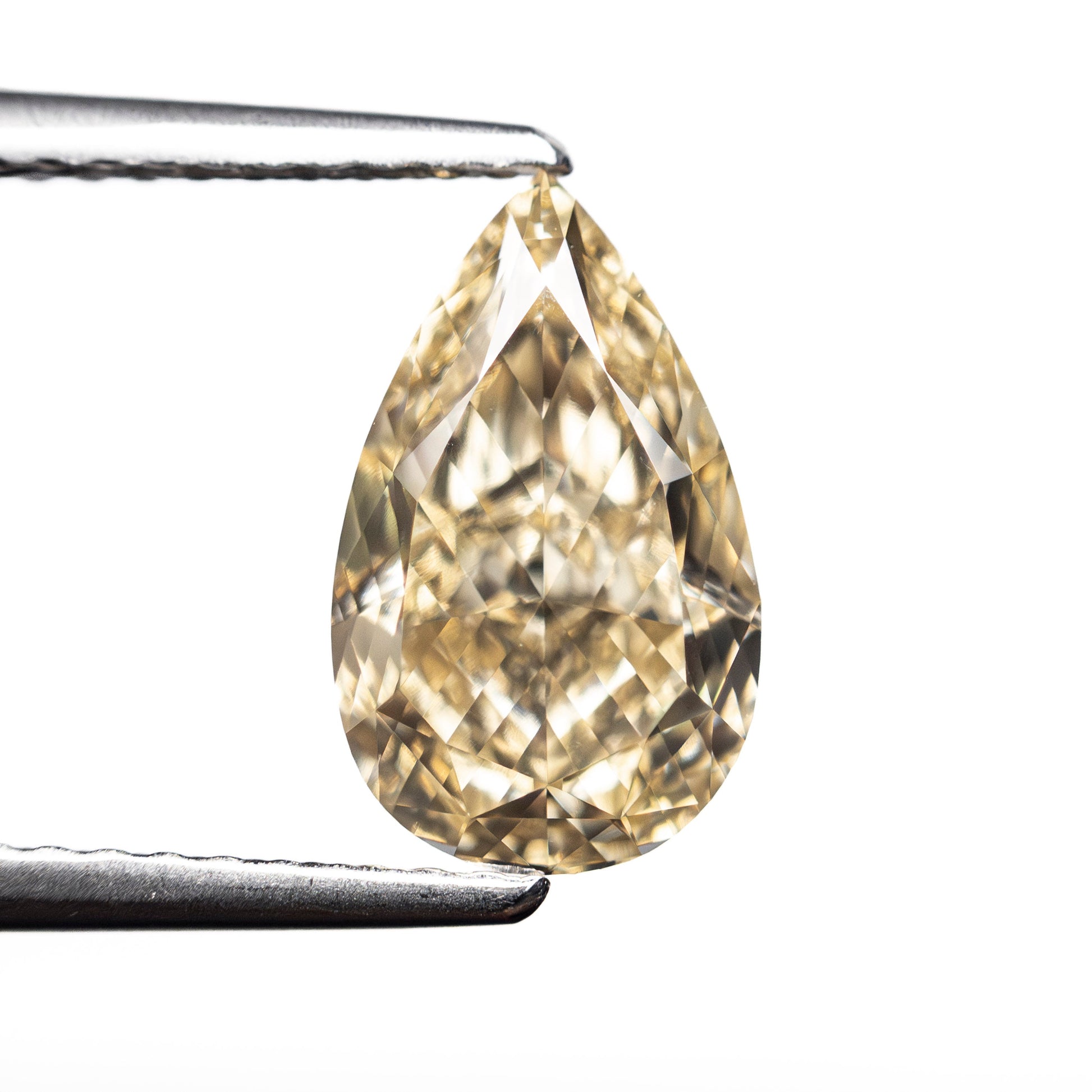 2.23カラット 10.76x6.50x4.33mm GIA VVS2 ファンシーブラウニッシュイエロー ペアブリリアント 🇨🇦 27709-01