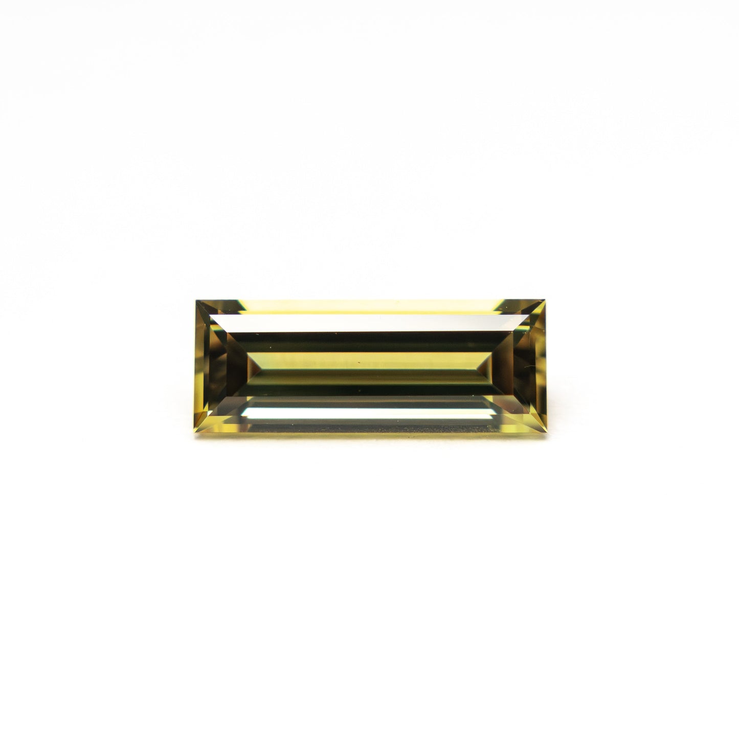 0.75ct 8.56x3.27x2.36mm バゲットカットサファイア 27719-03