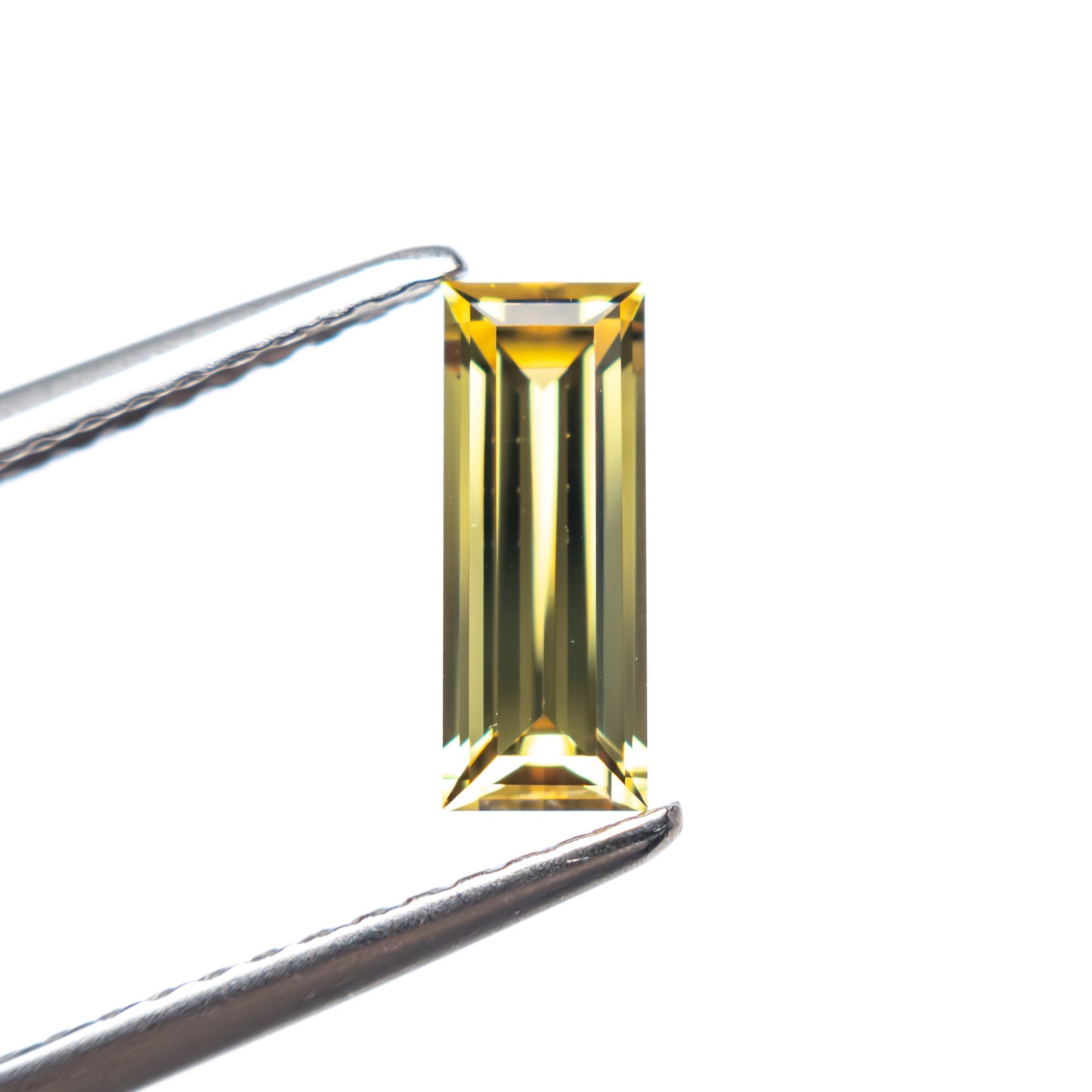 0.75ct 8.56x3.27x2.36mm バゲットカットサファイア 27719-03