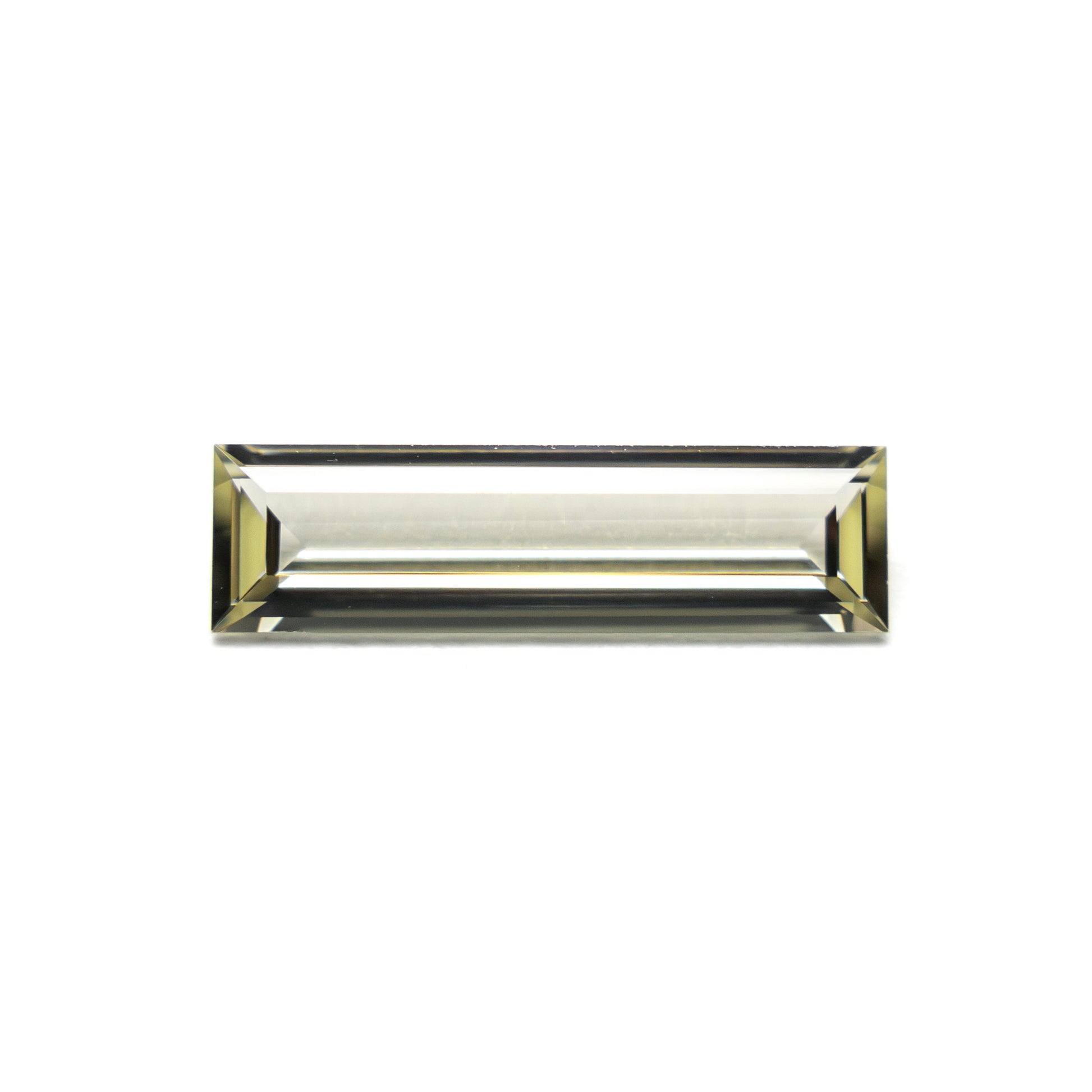 0.62カラット 10.53x2.95x1.70mm バゲットステップカットサファイア 27719-04