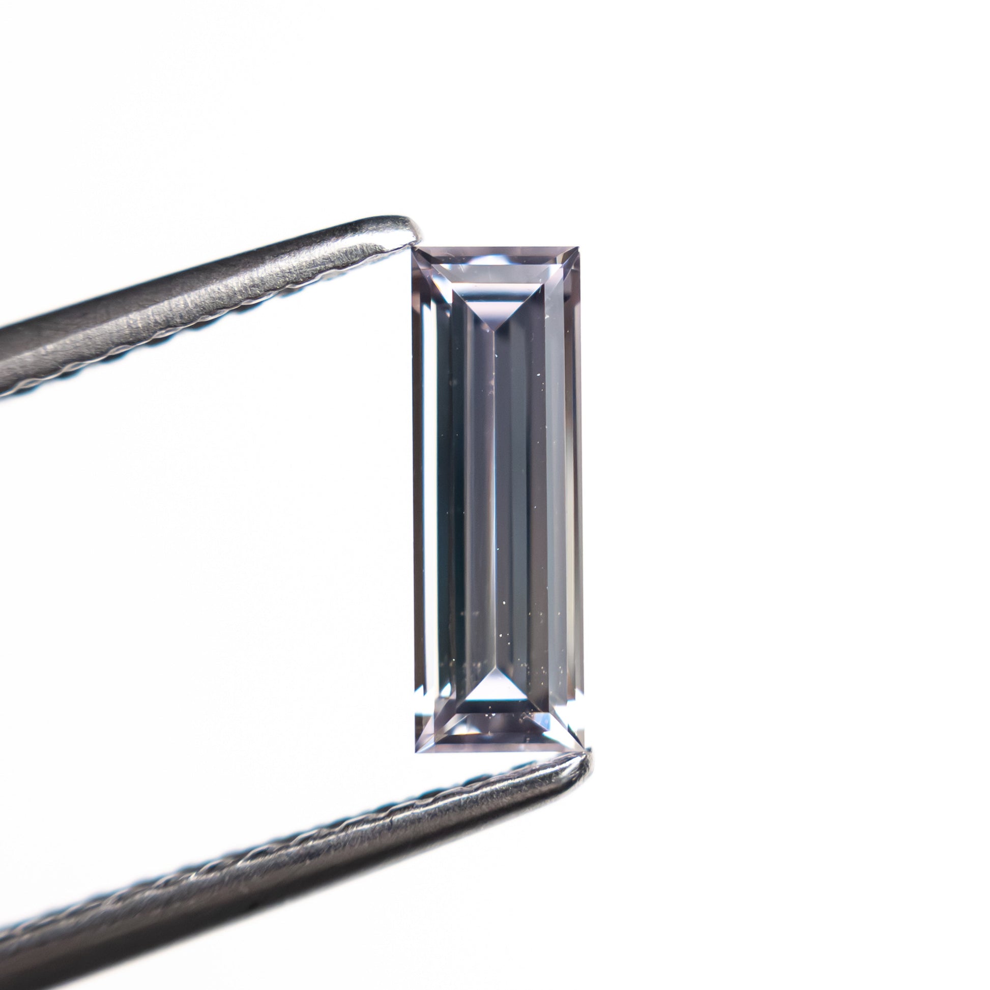 0.63ct 8.99x3.02x2.04mm バゲットステップカットサファイア 27720-02
