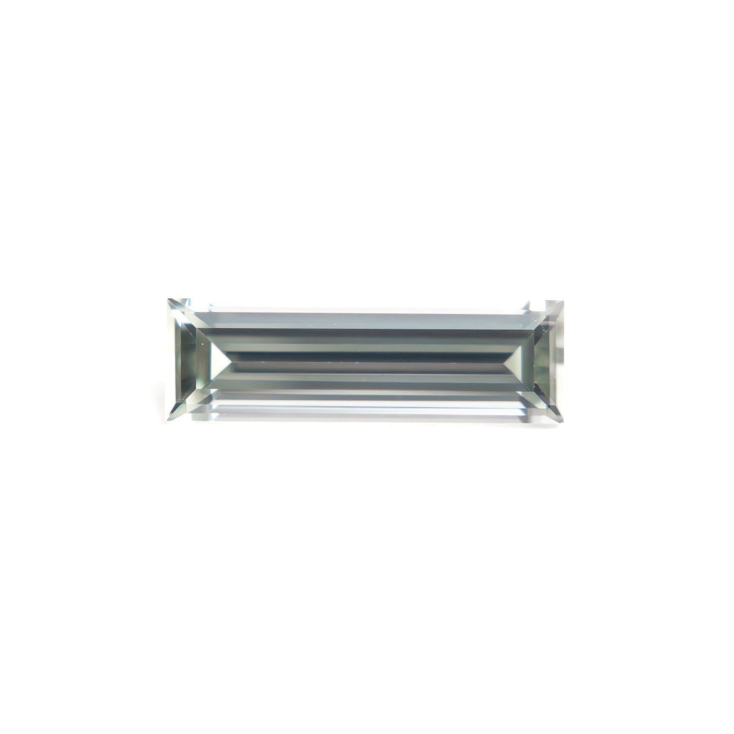 0.59ct 9.05x2.80x2.00mm バゲットステップカットサファイア 27720-03
