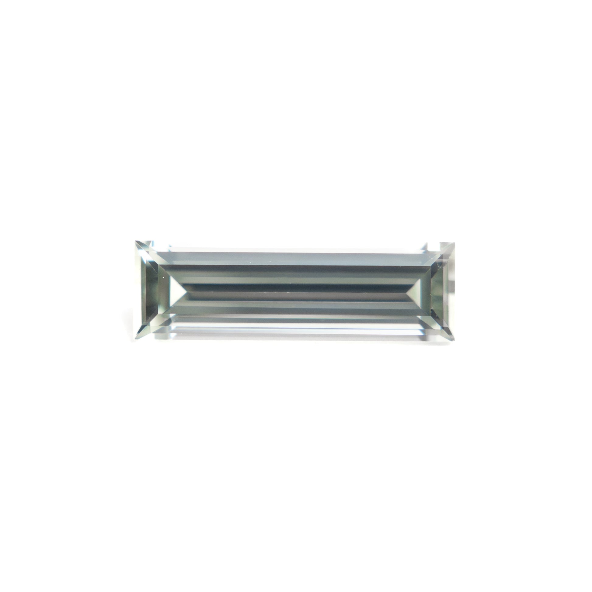 0.59ct 9.05x2.80x2.00mm バゲットステップカットサファイア 27720-03