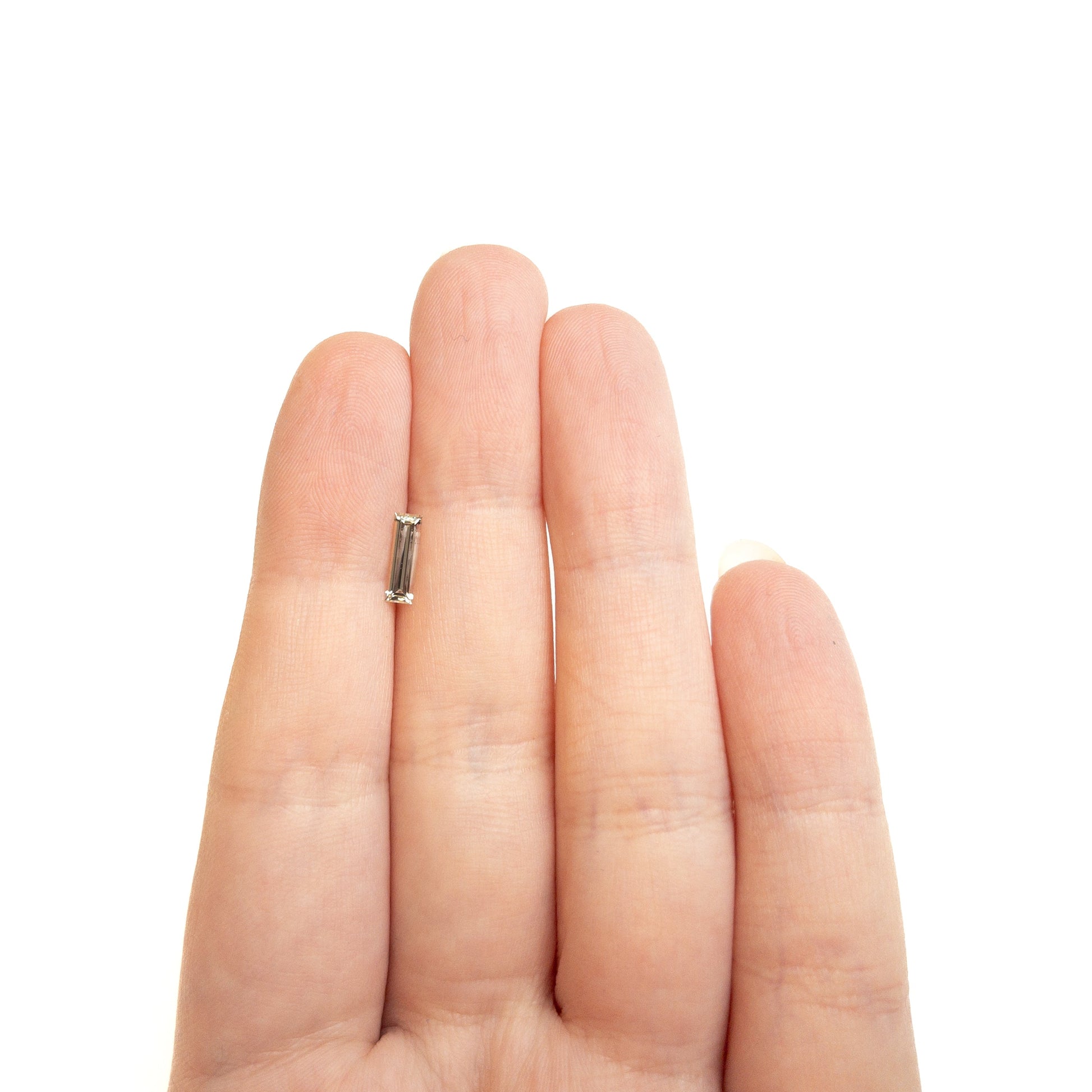 0.59ct 9.05x2.80x2.00mm バゲットステップカットサファイア 27720-03