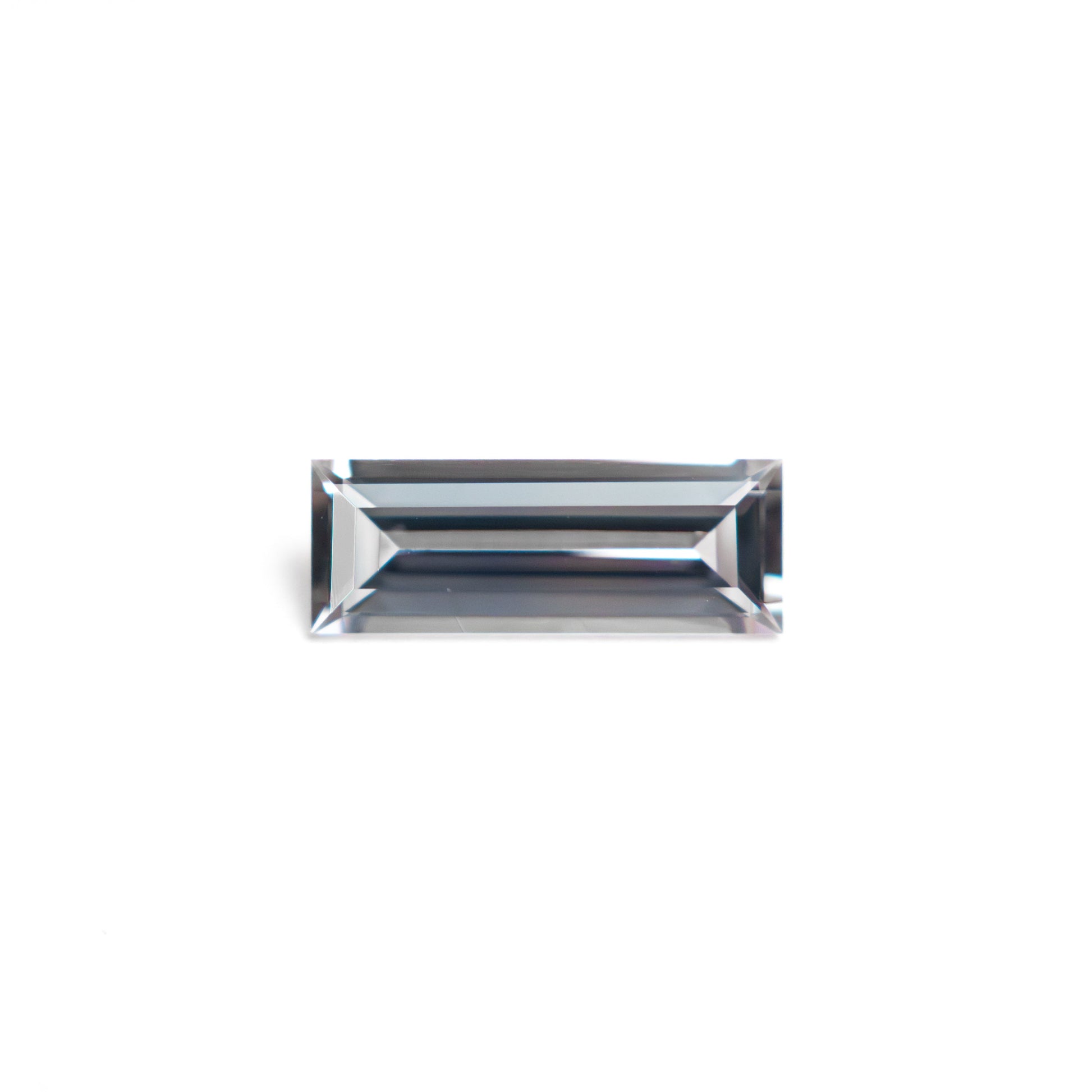 0.51ct 8.05x2.98x1.88mm バゲットステップカットサファイア 27720-04