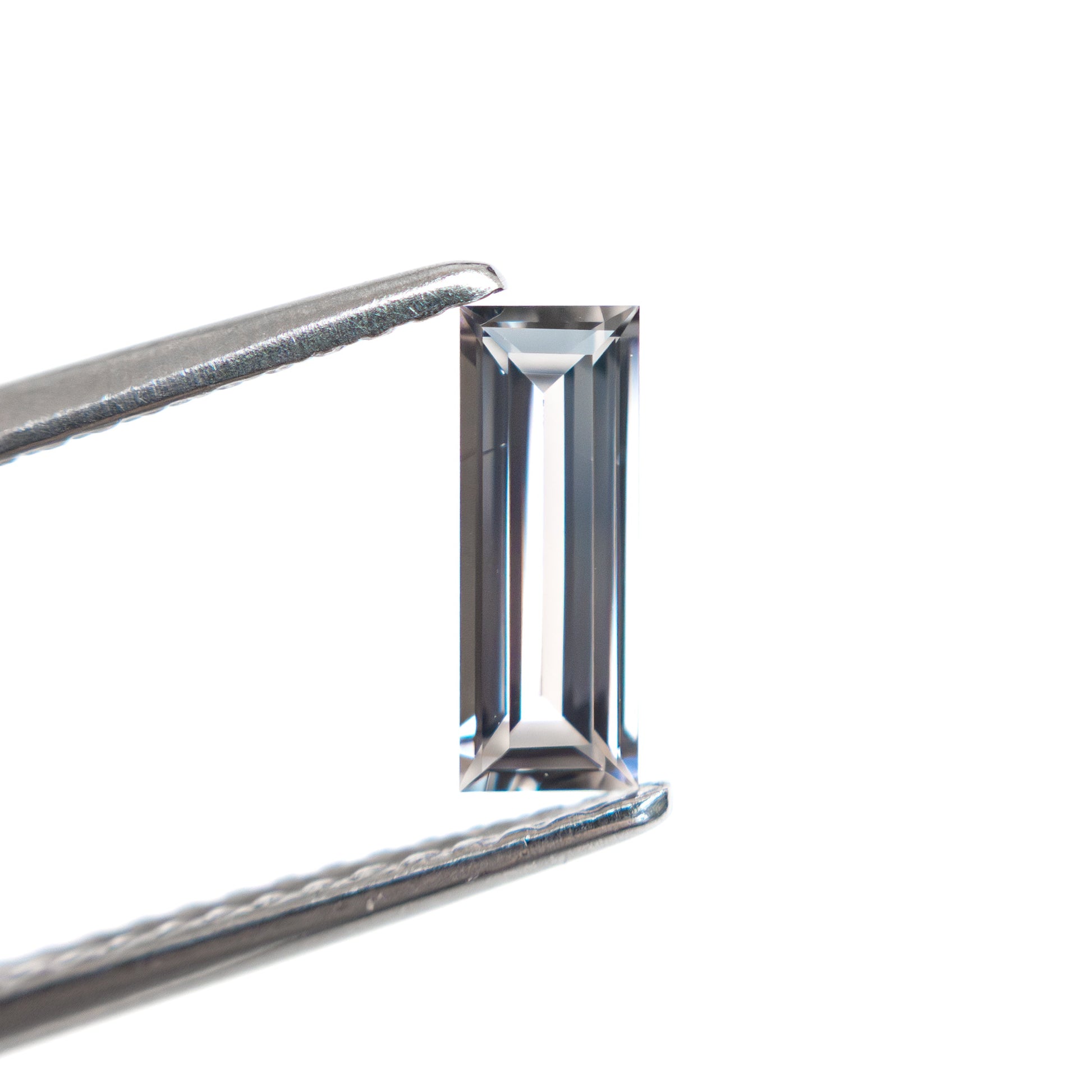 0.51ct 8.05x2.98x1.88mm バゲットステップカットサファイア 27720-04