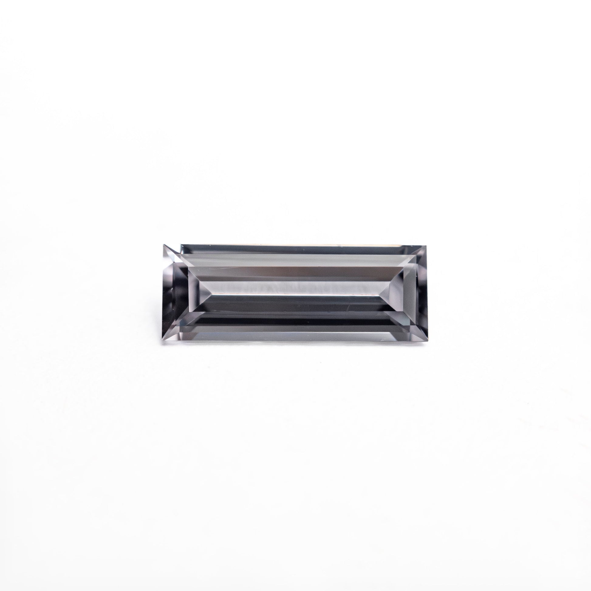 0.51ct 8.05x2.98x1.88mm バゲットステップカットサファイア 27720-04